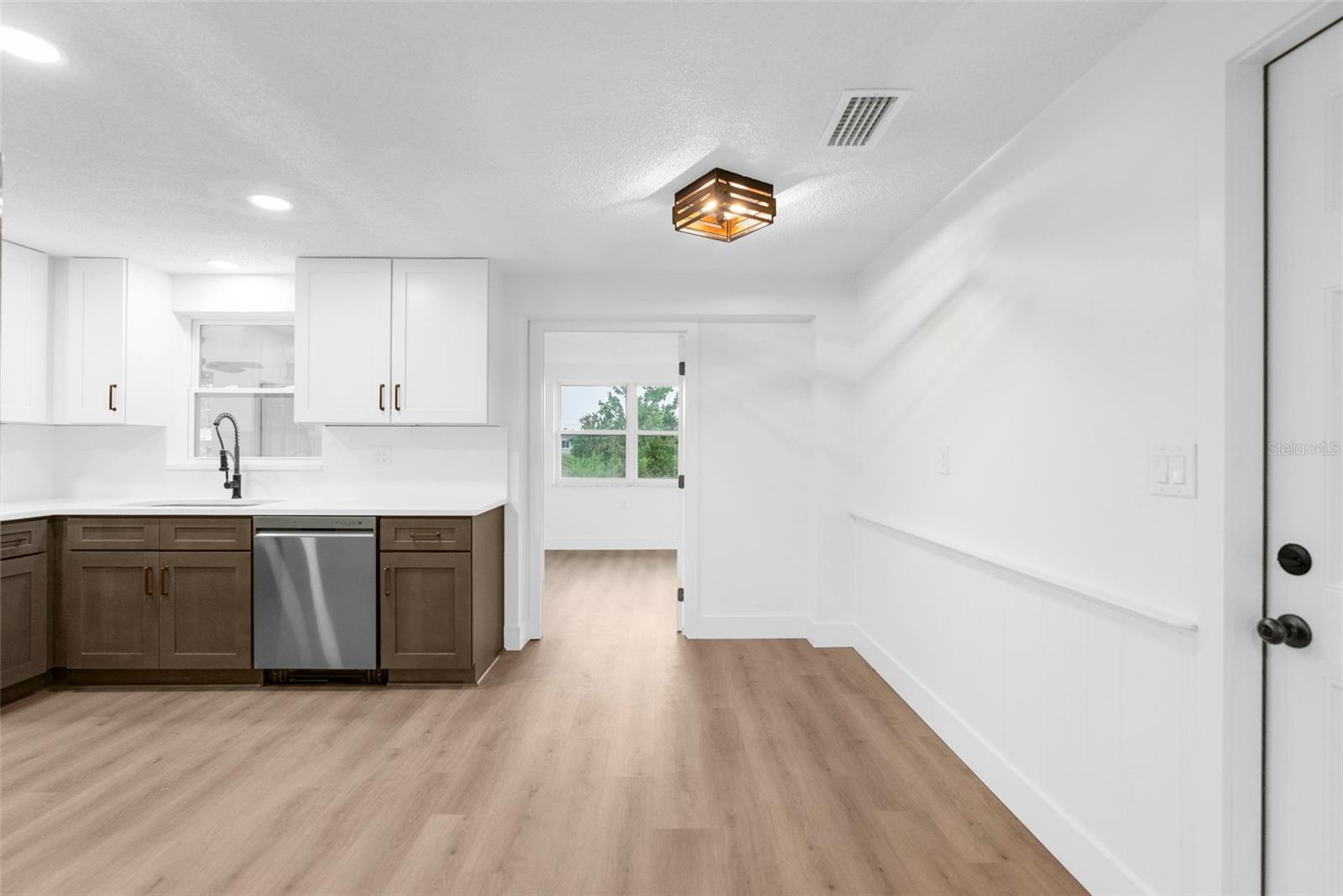 Listing photo id 8 for 5130 Chime Way