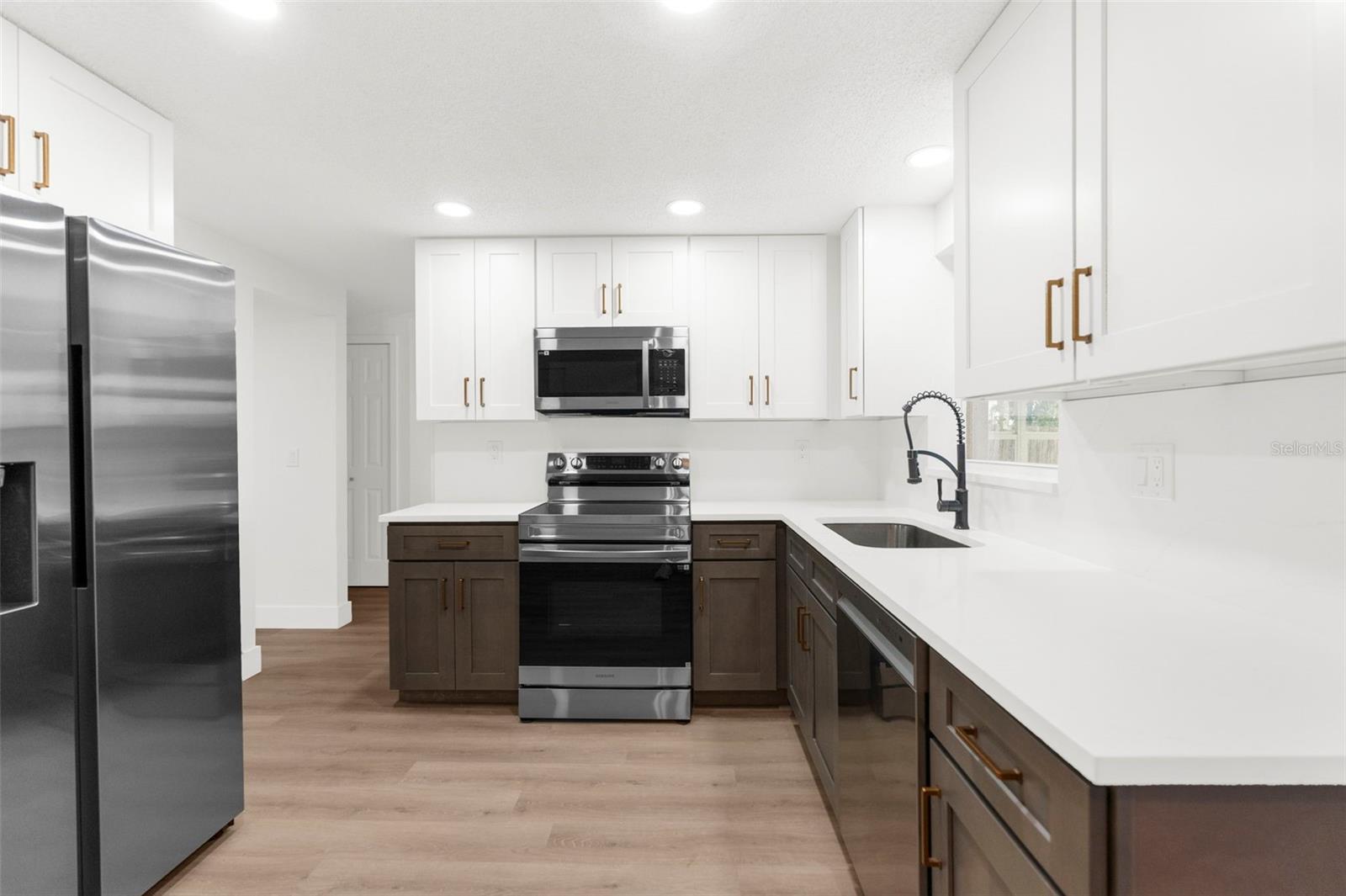 Listing photo id 9 for 5130 Chime Way