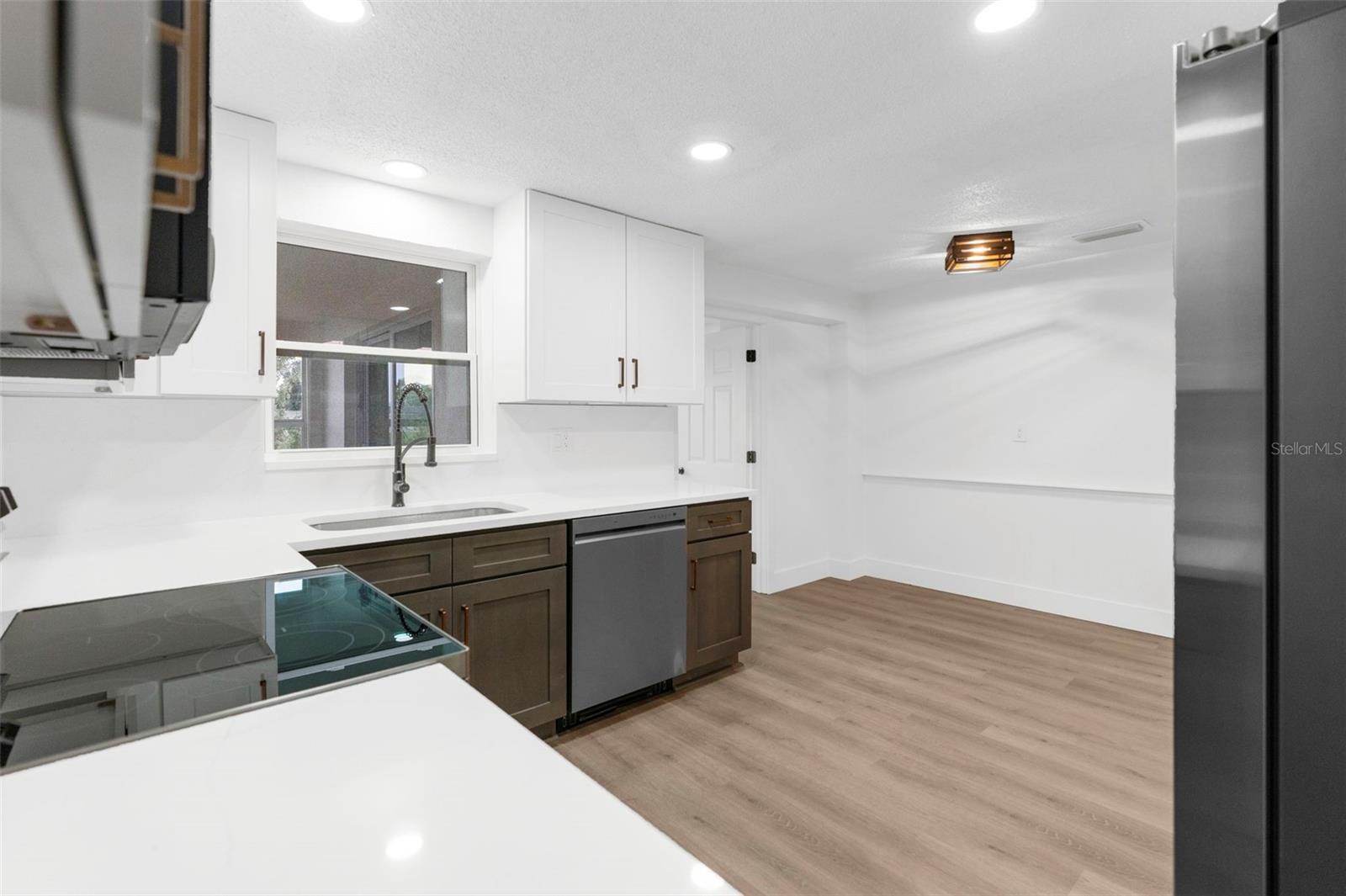 Listing photo id 12 for 5130 Chime Way