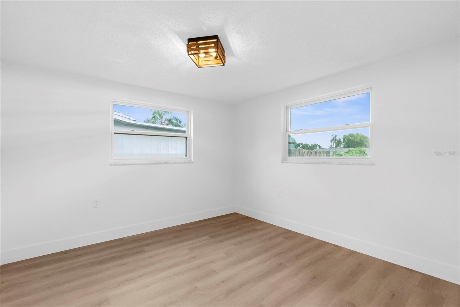 Listing photo id 14 for 5130 Chime Way