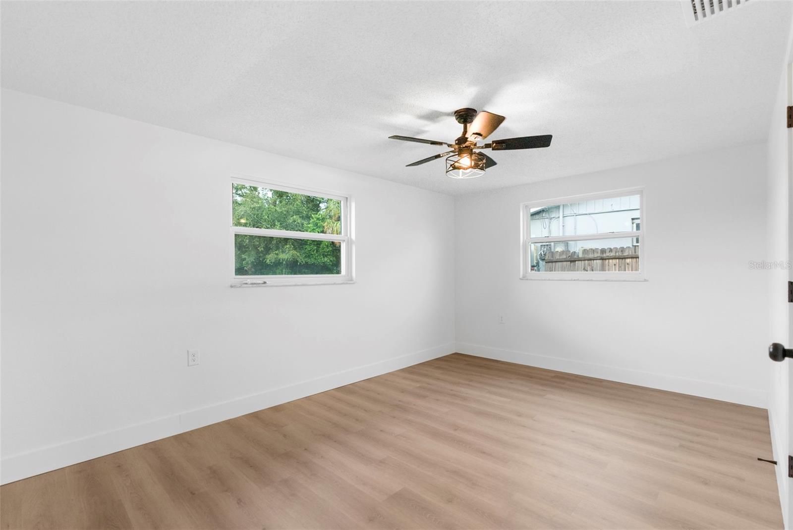 Listing photo id 16 for 5130 Chime Way