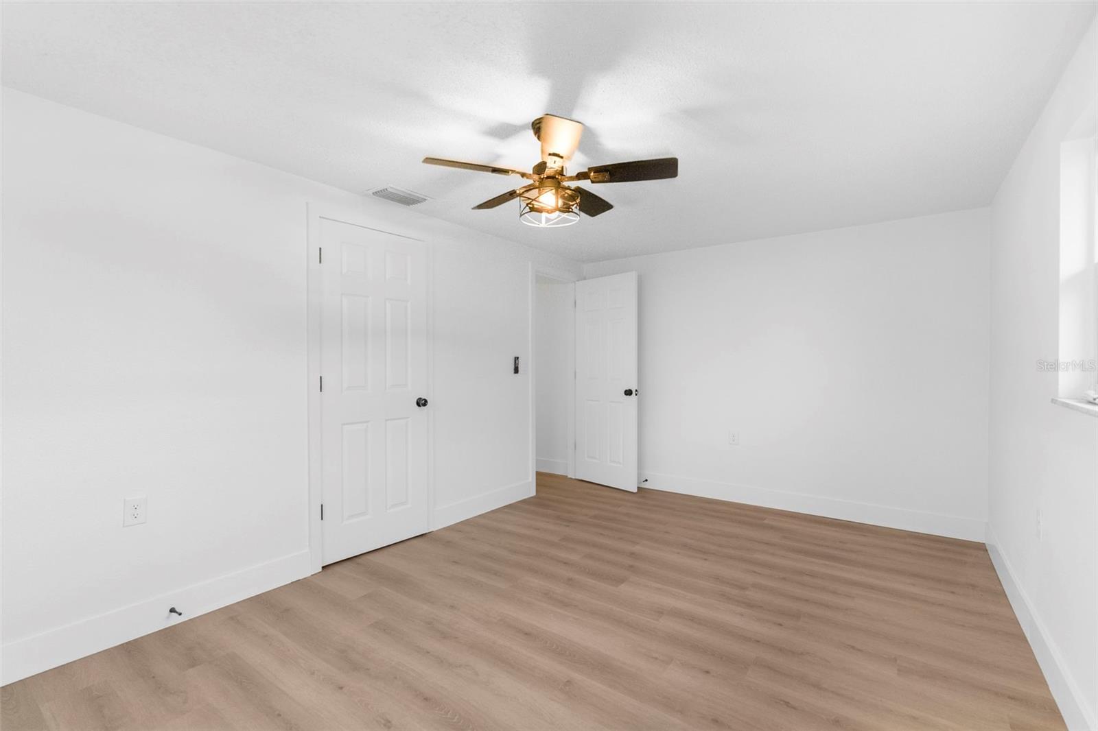 Listing photo id 17 for 5130 Chime Way