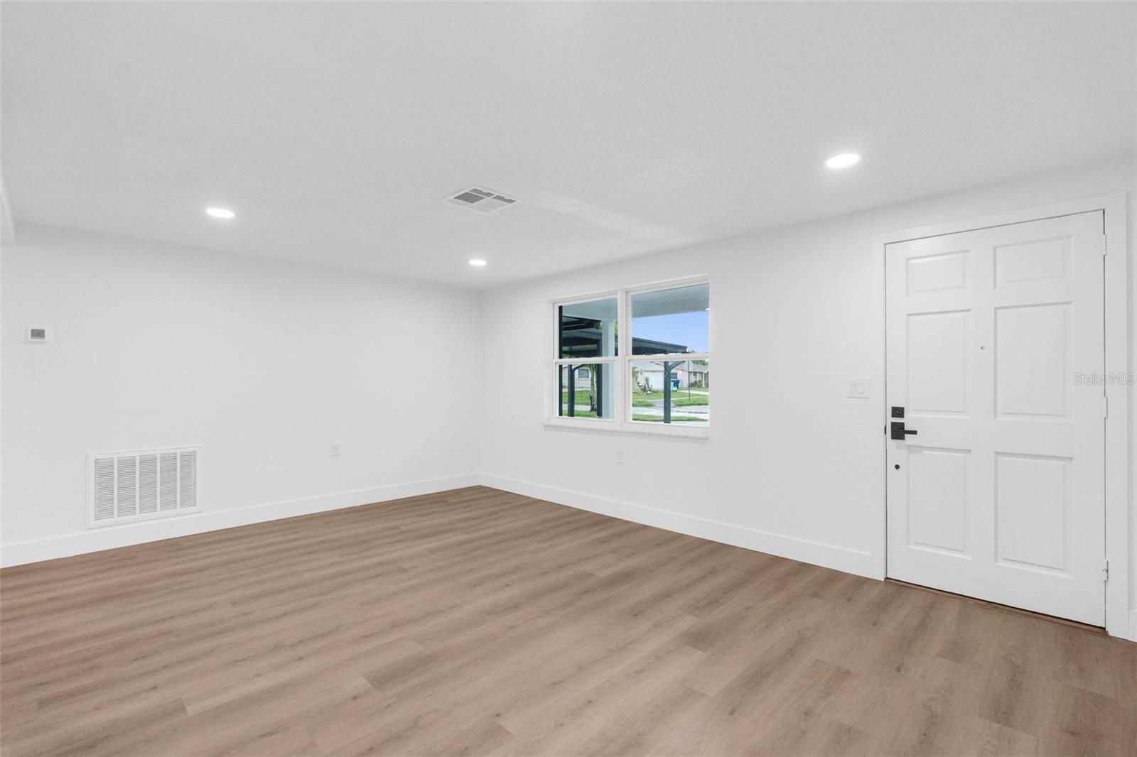 Listing photo id 19 for 5130 Chime Way