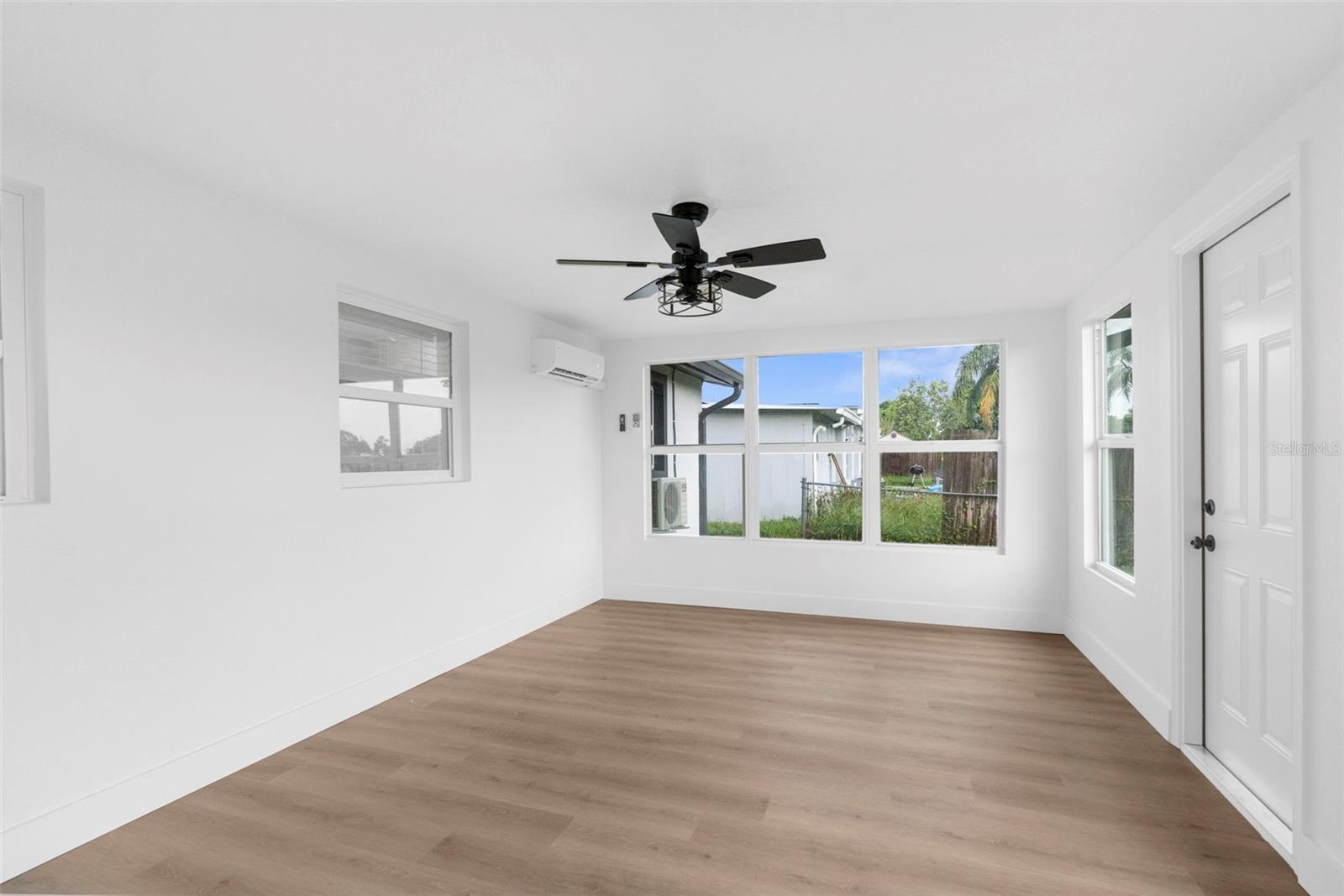Listing photo id 21 for 5130 Chime Way