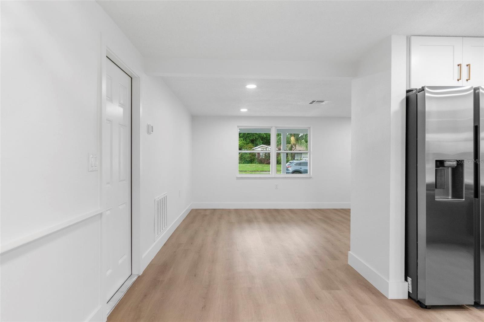 Listing photo id 7 for 5130 Chime Way