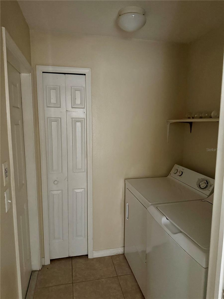 Image 11 of 17 For 1833 Holton Road