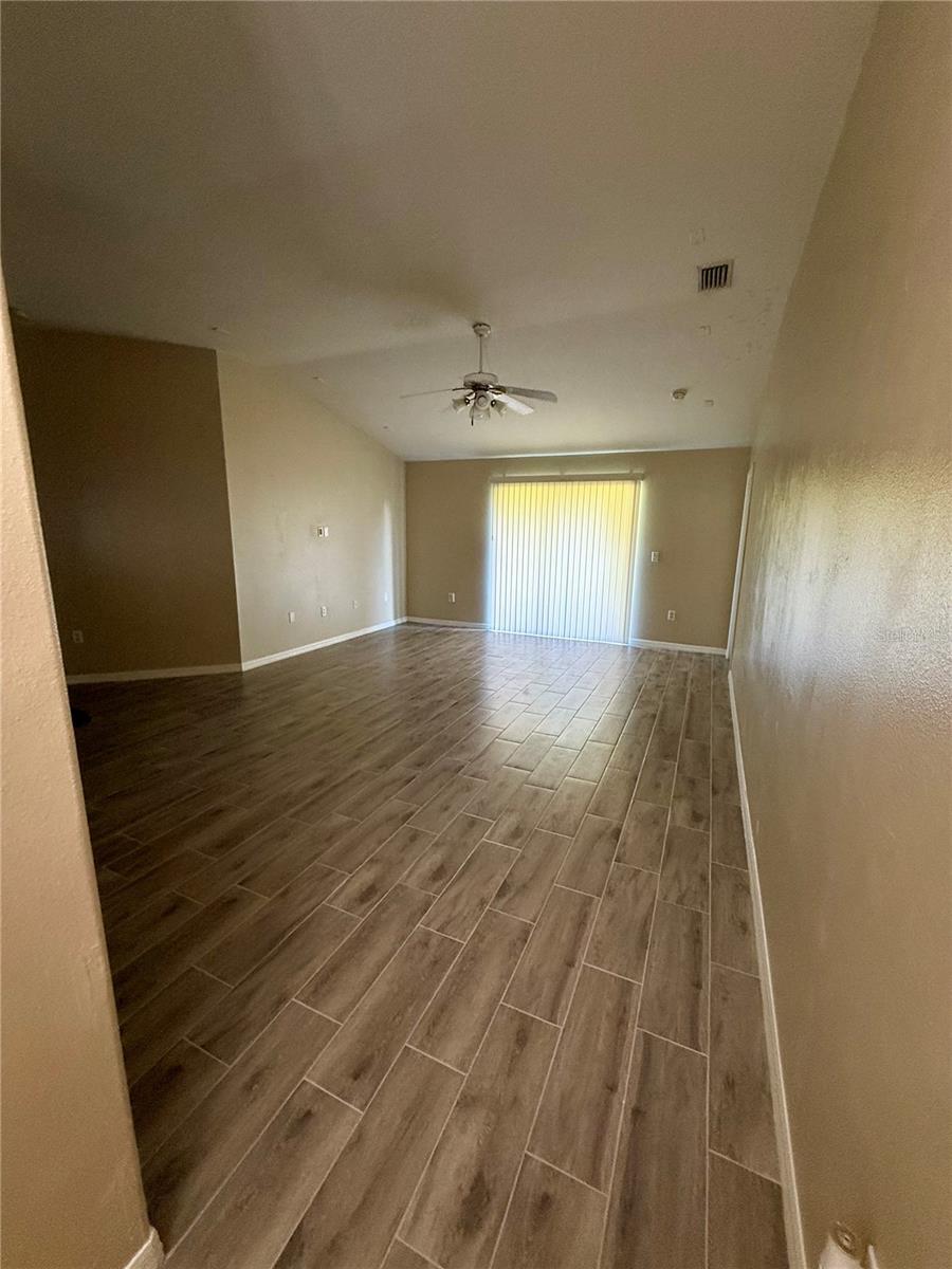 Image 3 of 17 For 1833 Holton Road