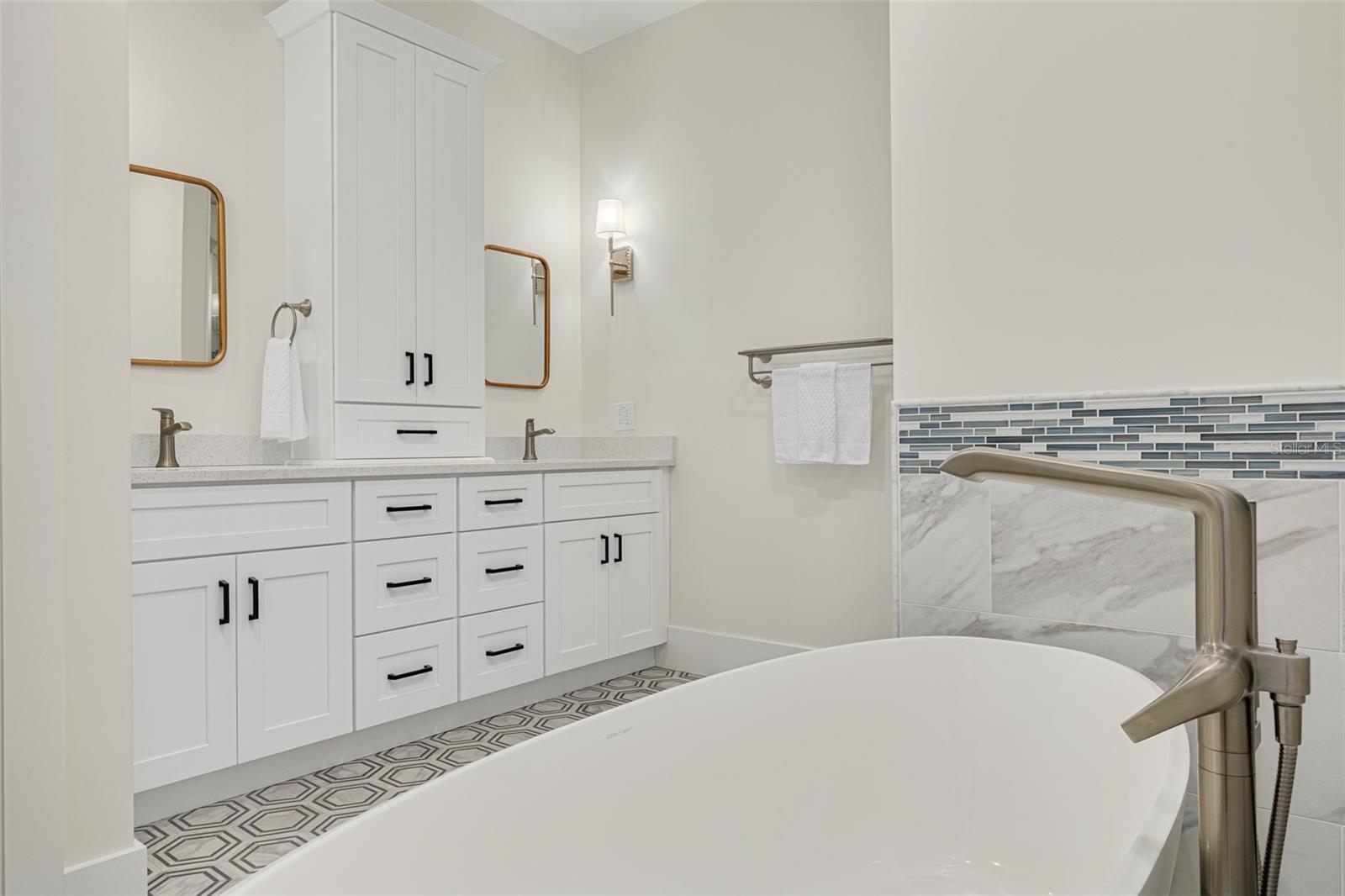 Image 18 of 45 For 405 Jasmine Way