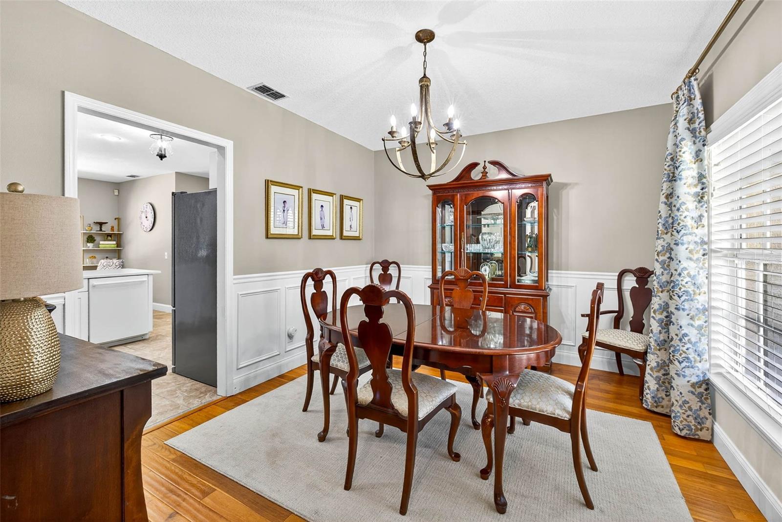 Image 10 of 70 For 11240 Grandview Dr