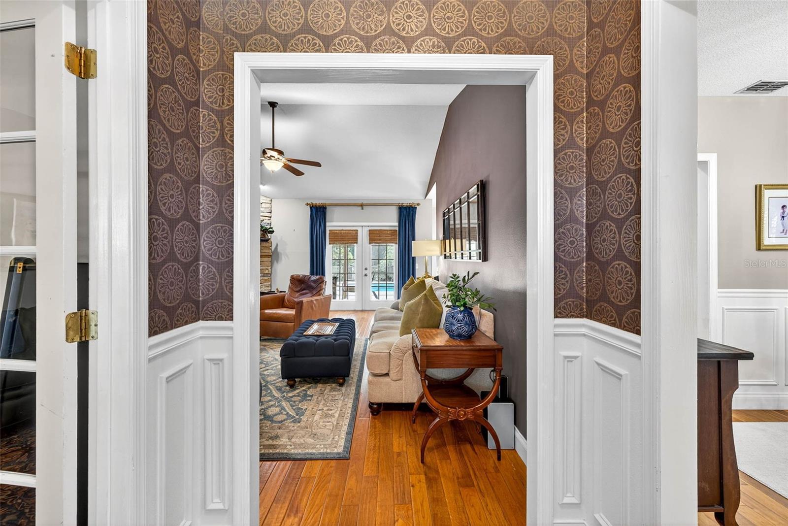 Image 13 of 70 For 11240 Grandview Dr