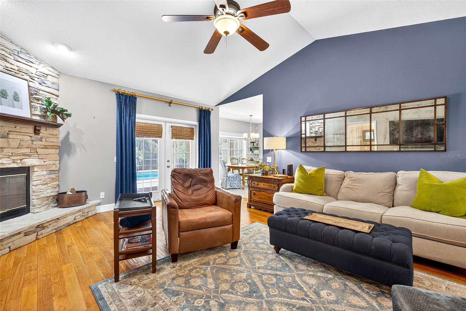 Image 15 of 70 For 11240 Grandview Dr