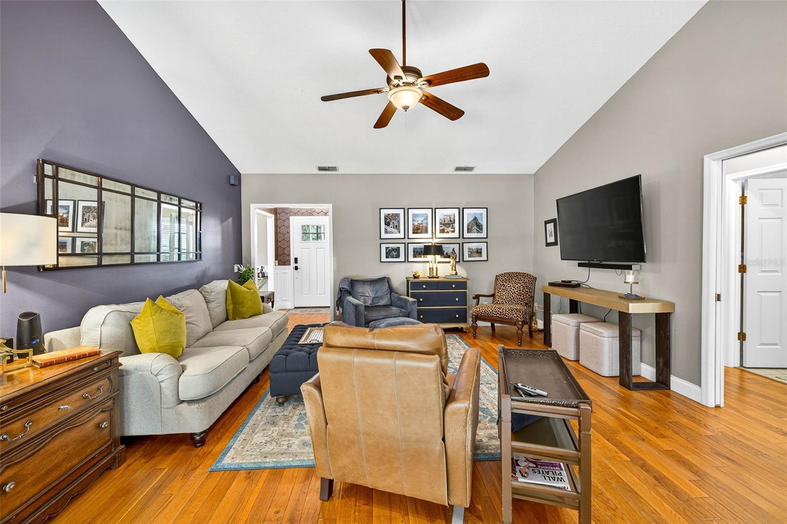 Image 16 of 70 For 11240 Grandview Dr