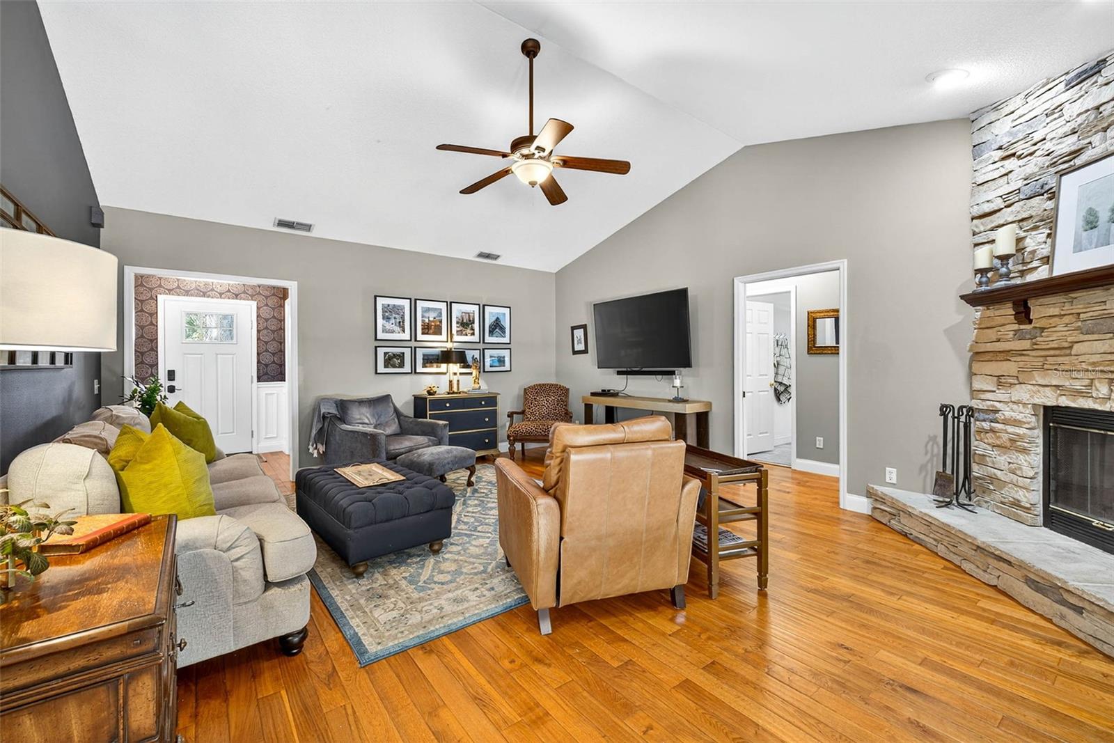 Image 17 of 70 For 11240 Grandview Dr