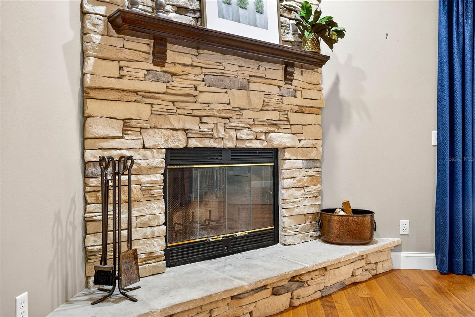 Image 19 of 70 For 11240 Grandview Dr