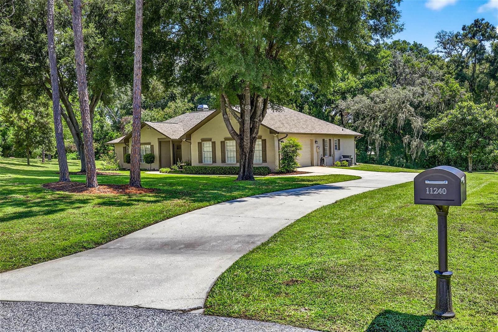 Image 2 of 70 For 11240 Grandview Dr