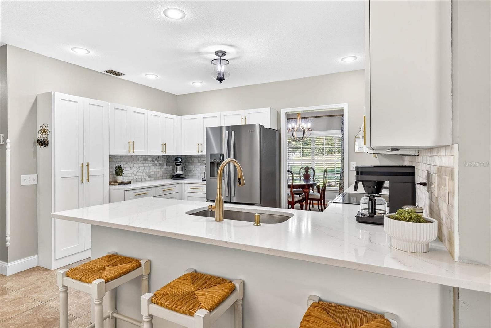 Image 21 of 70 For 11240 Grandview Dr