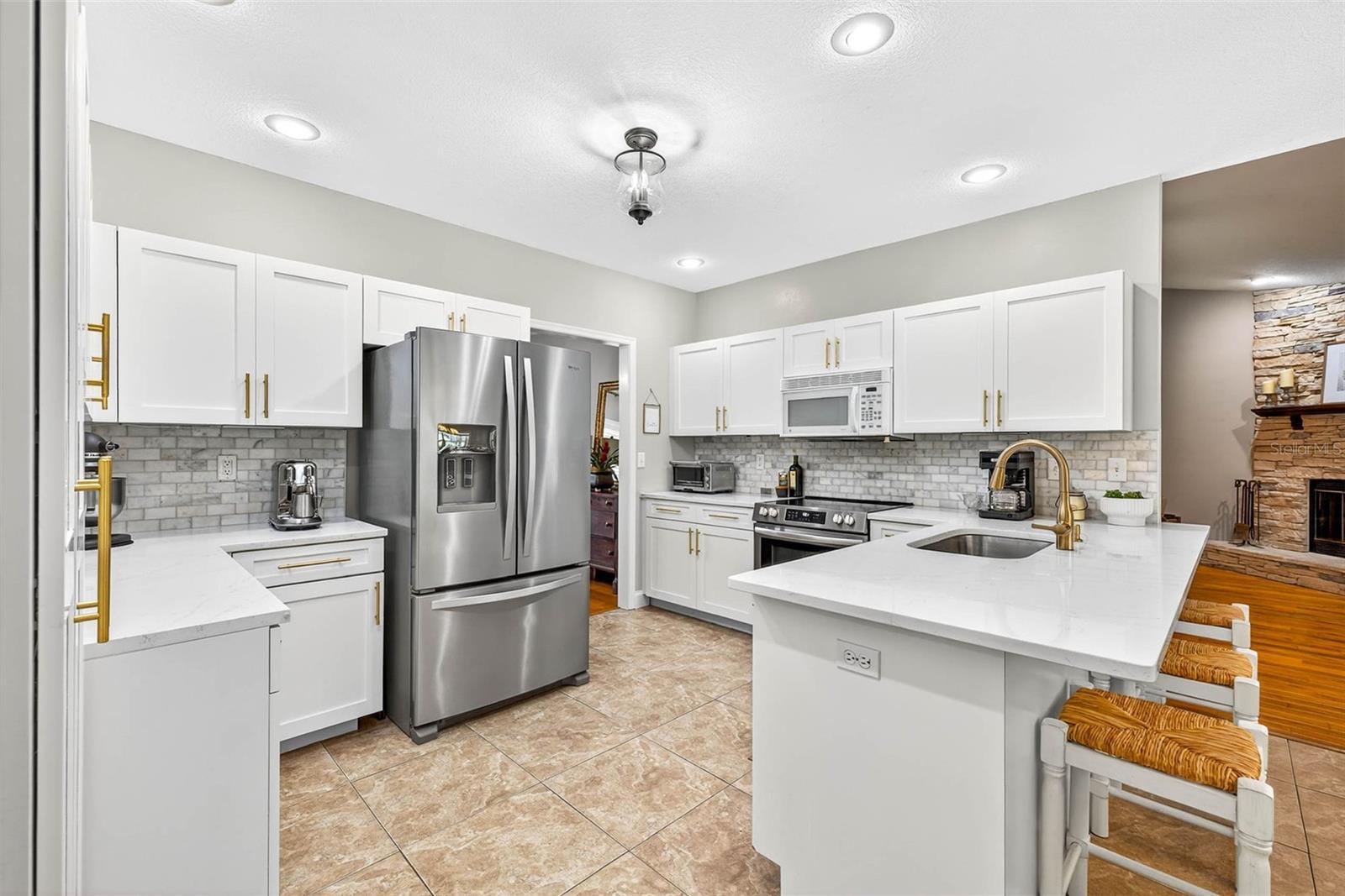 Image 22 of 70 For 11240 Grandview Dr