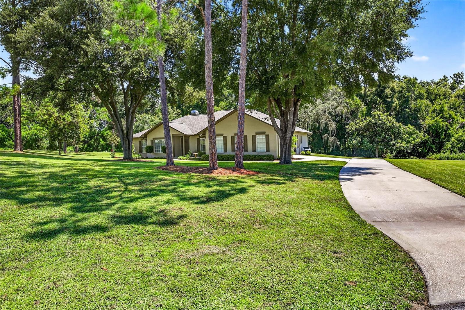 Image 3 of 70 For 11240 Grandview Dr