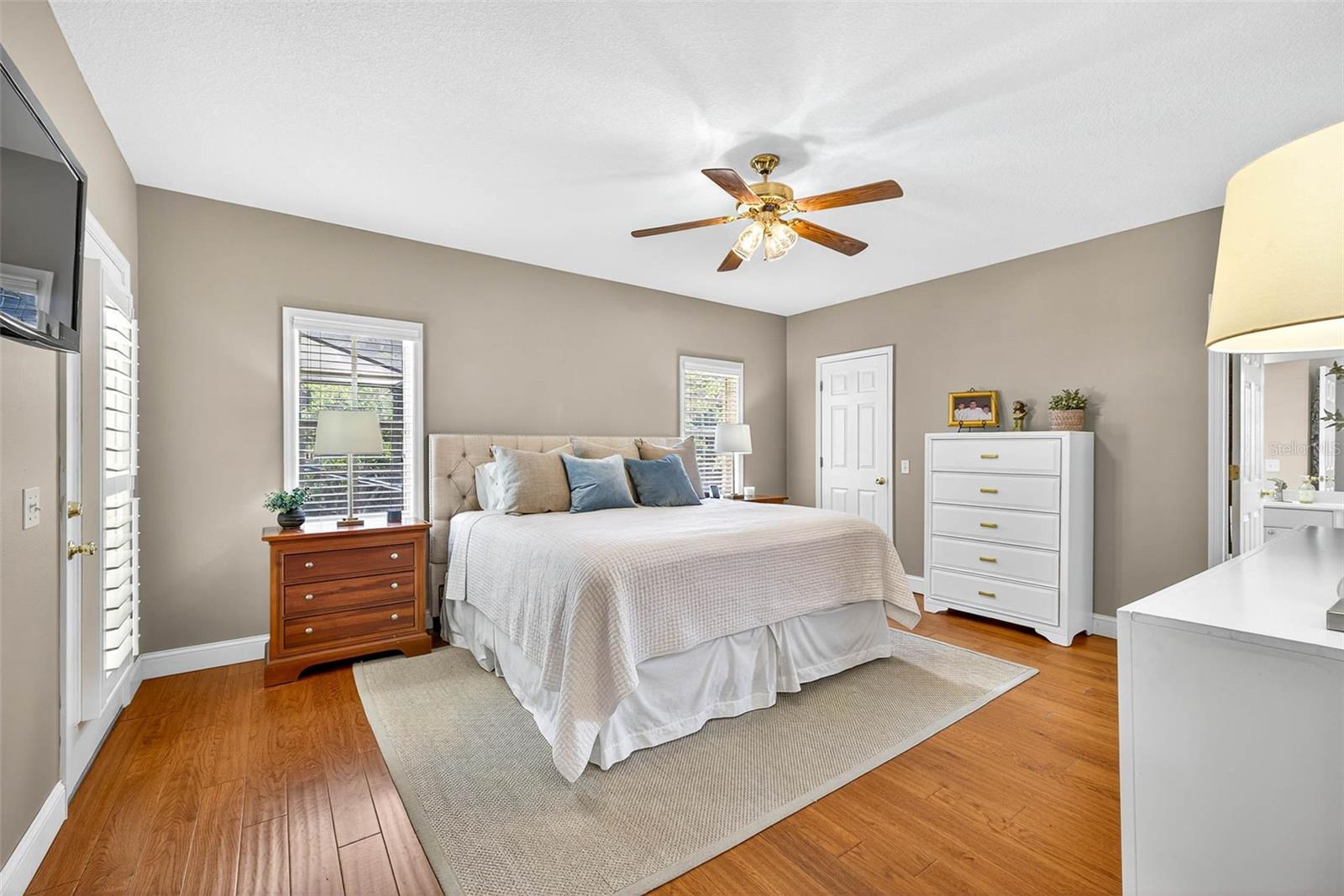 Image 32 of 70 For 11240 Grandview Dr