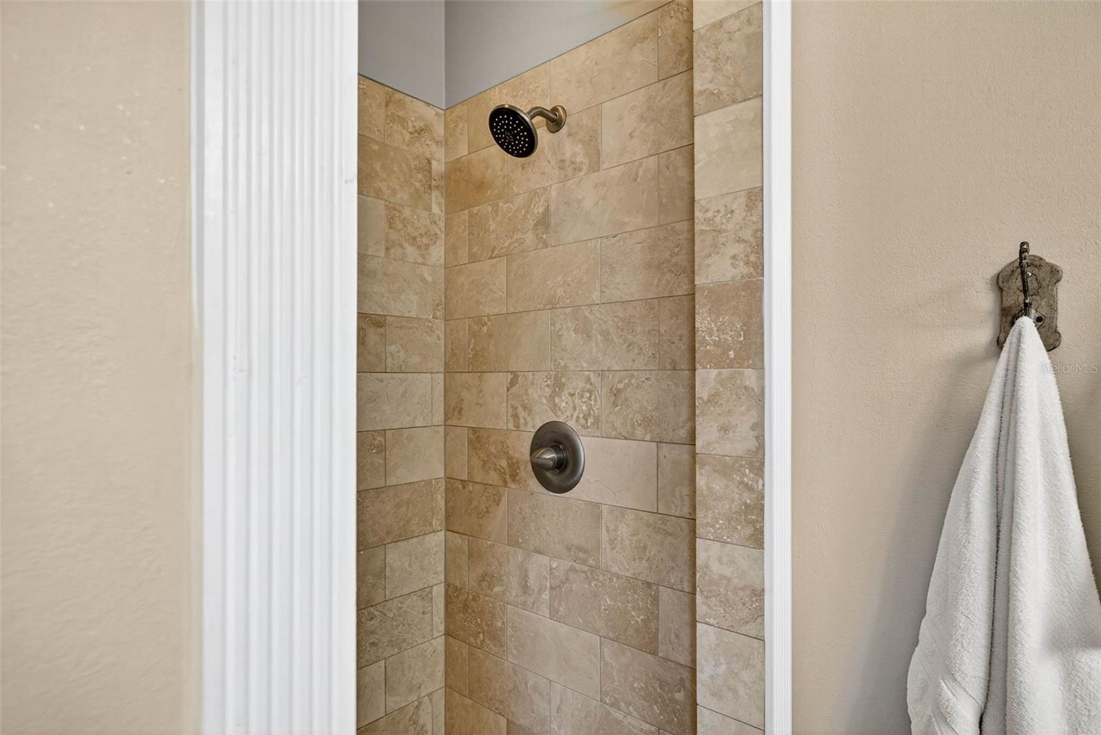 Image 36 of 70 For 11240 Grandview Dr