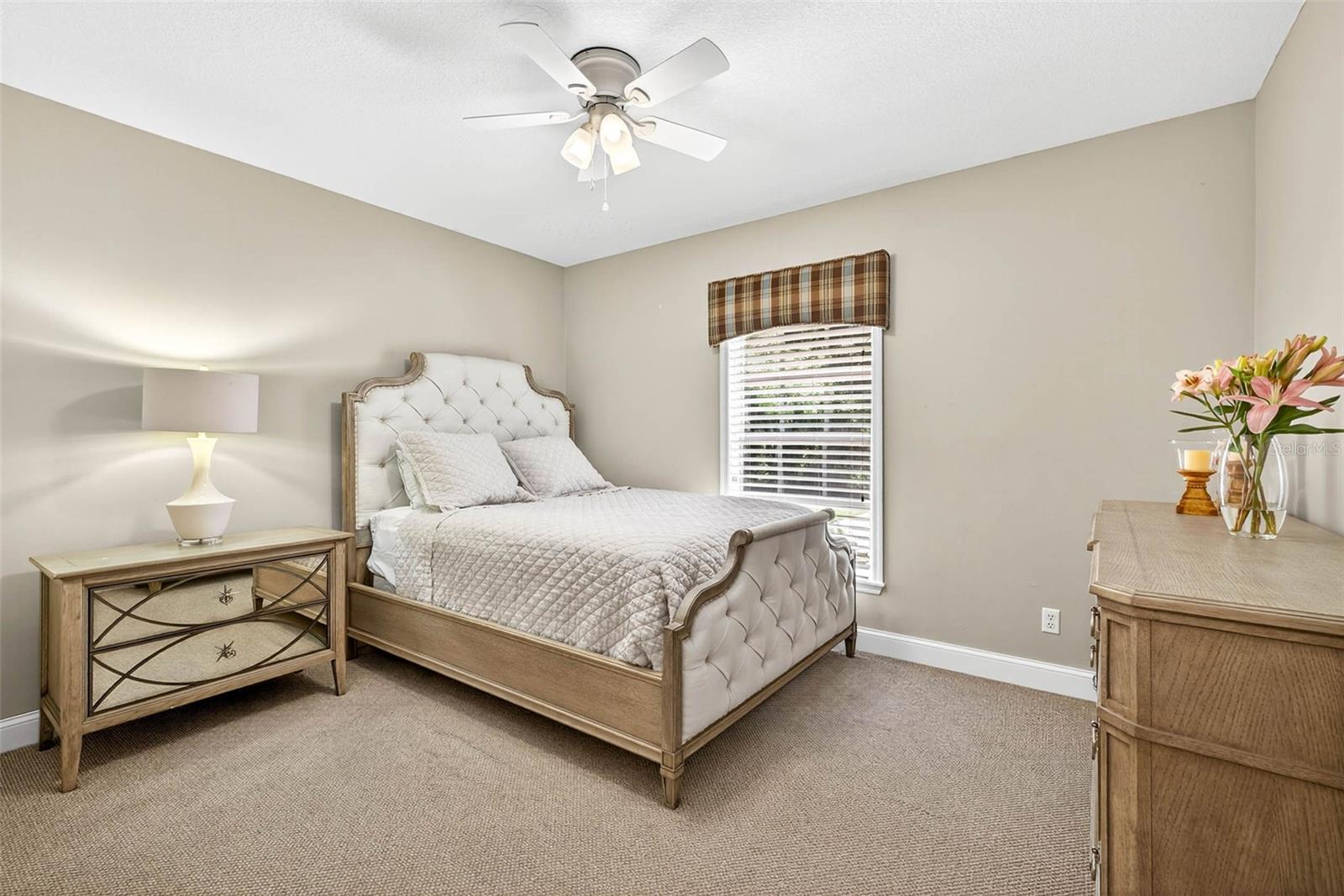 Image 40 of 70 For 11240 Grandview Dr