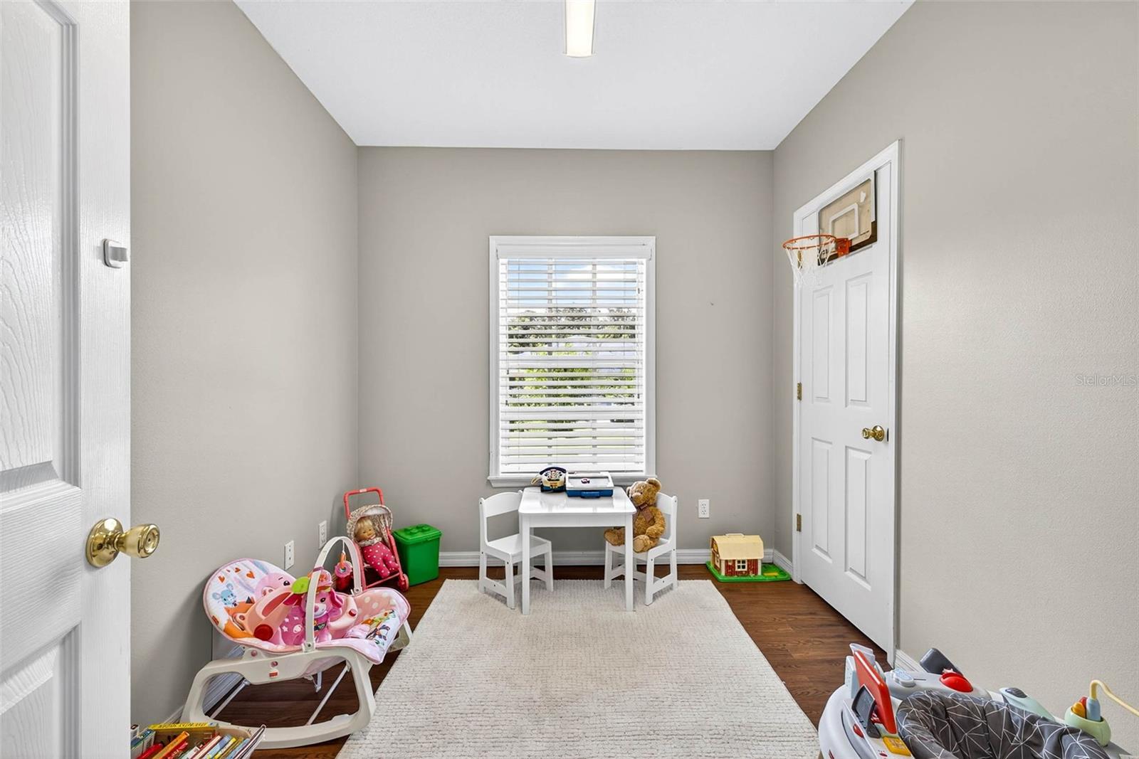 Image 42 of 70 For 11240 Grandview Dr