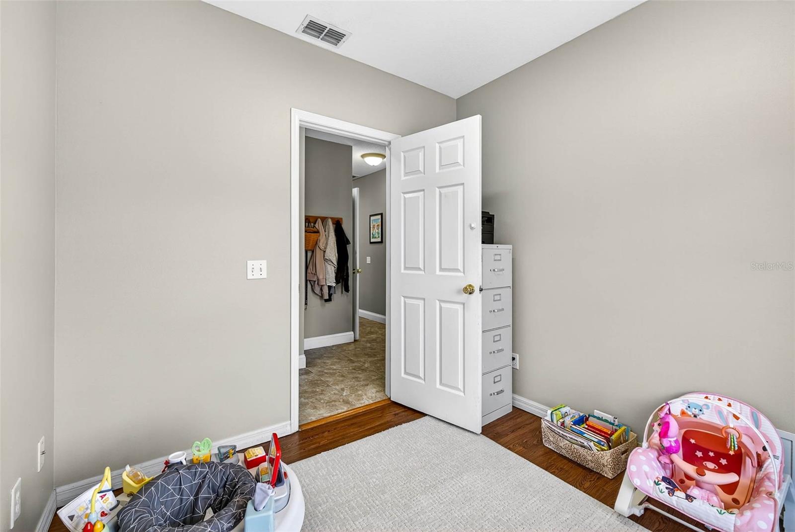 Image 43 of 70 For 11240 Grandview Dr