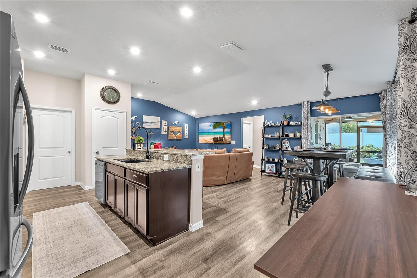 Listing photo id 3 for 7503 Northern Lights Drive