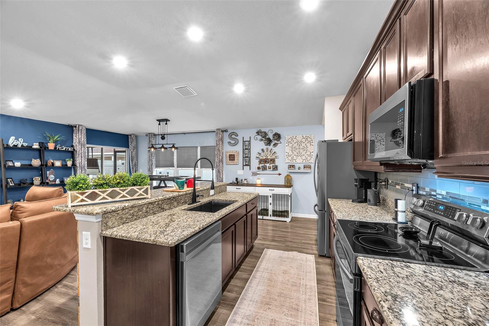 Listing photo id 5 for 7503 Northern Lights Drive