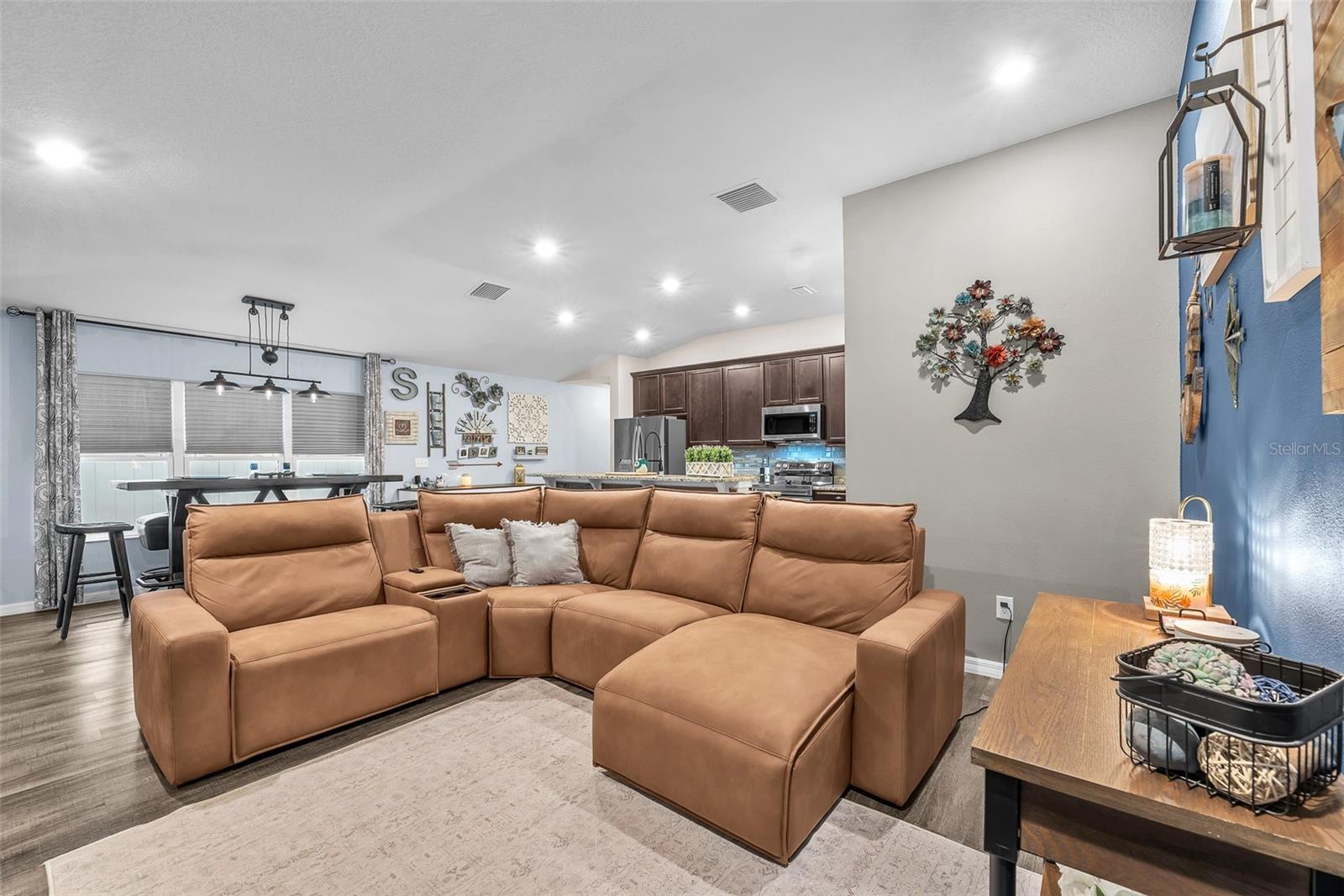 Listing photo id 6 for 7503 Northern Lights Drive