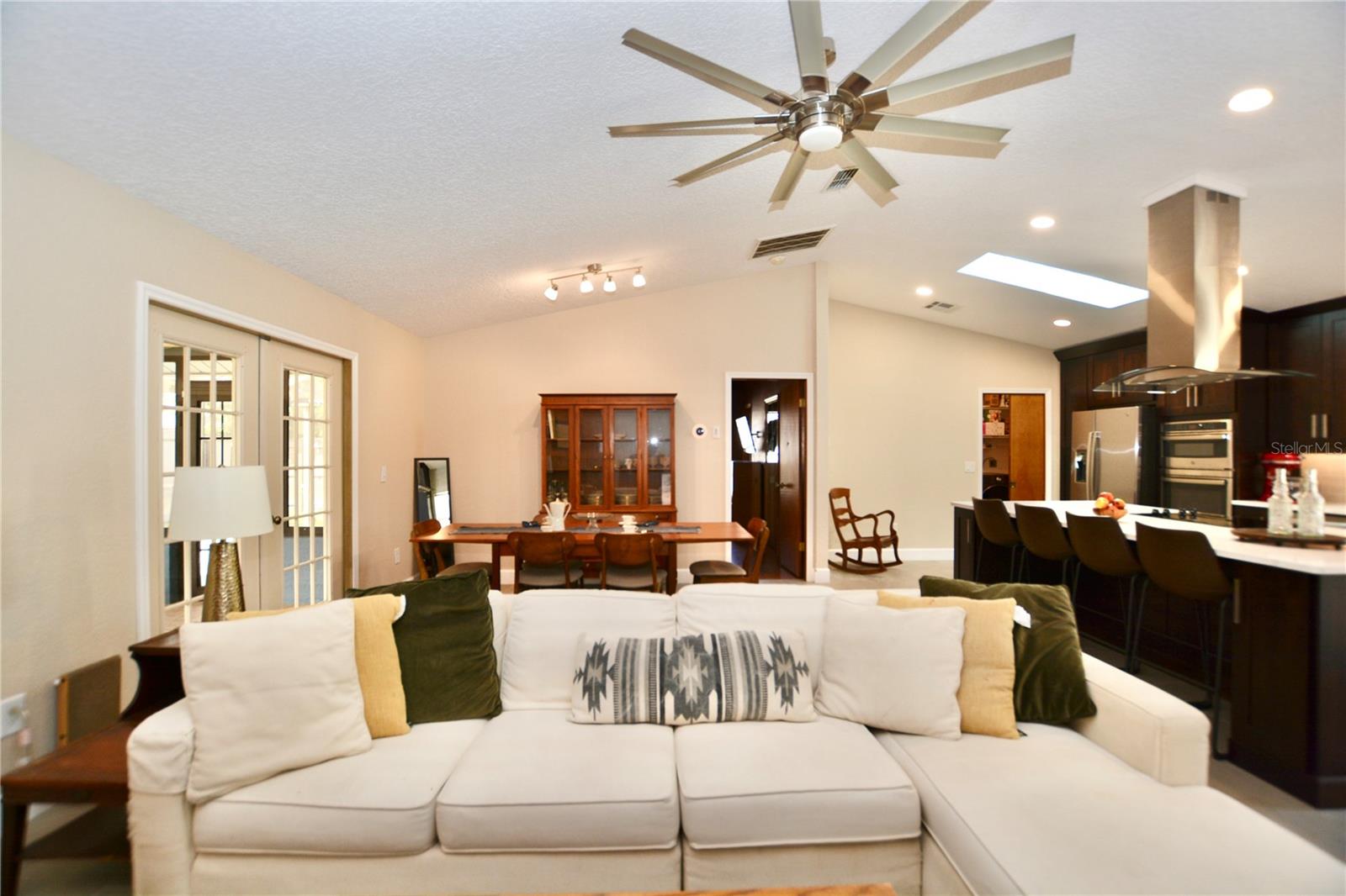 Image 10 of 61 For 7338 Bramblewood Drive