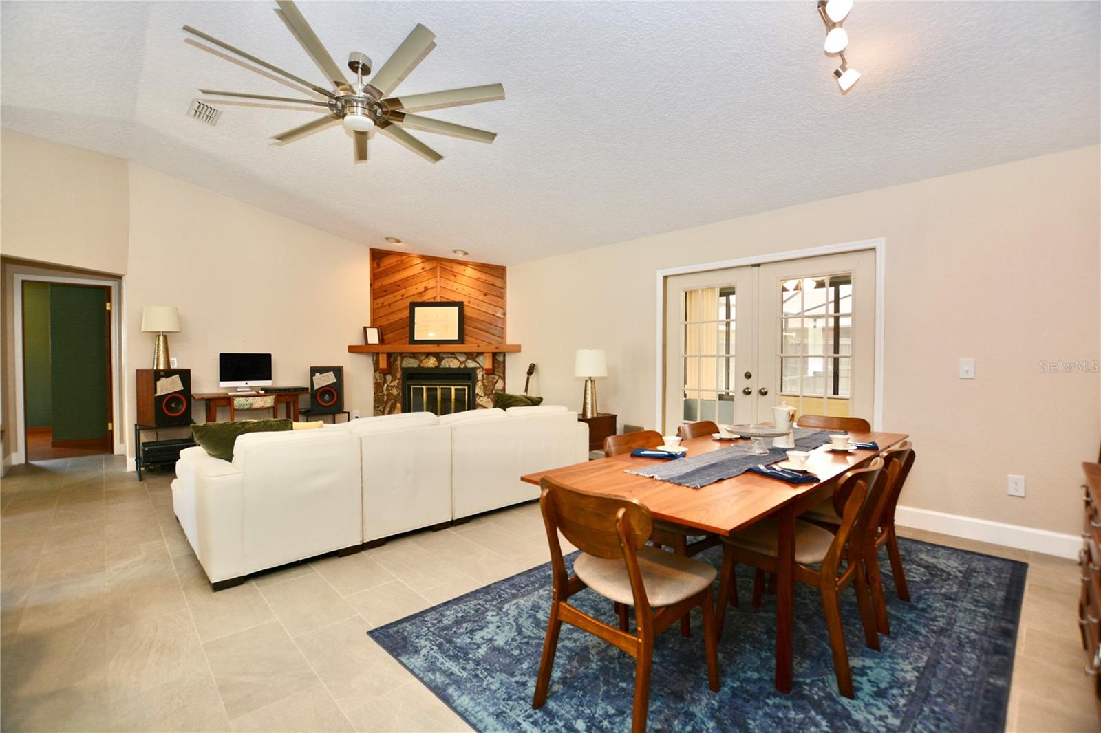 Image 18 of 61 For 7338 Bramblewood Drive