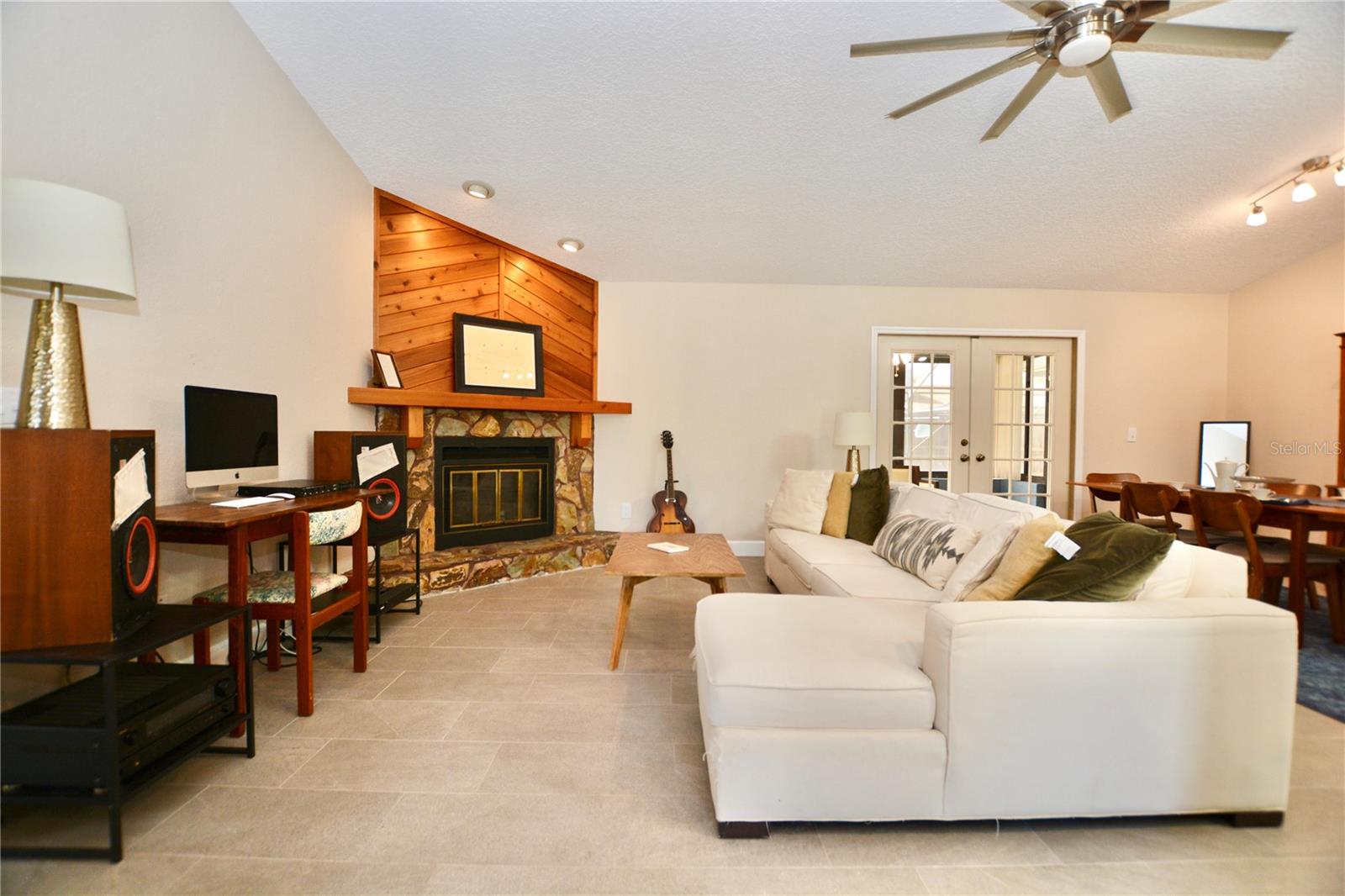 Image 8 of 61 For 7338 Bramblewood Drive