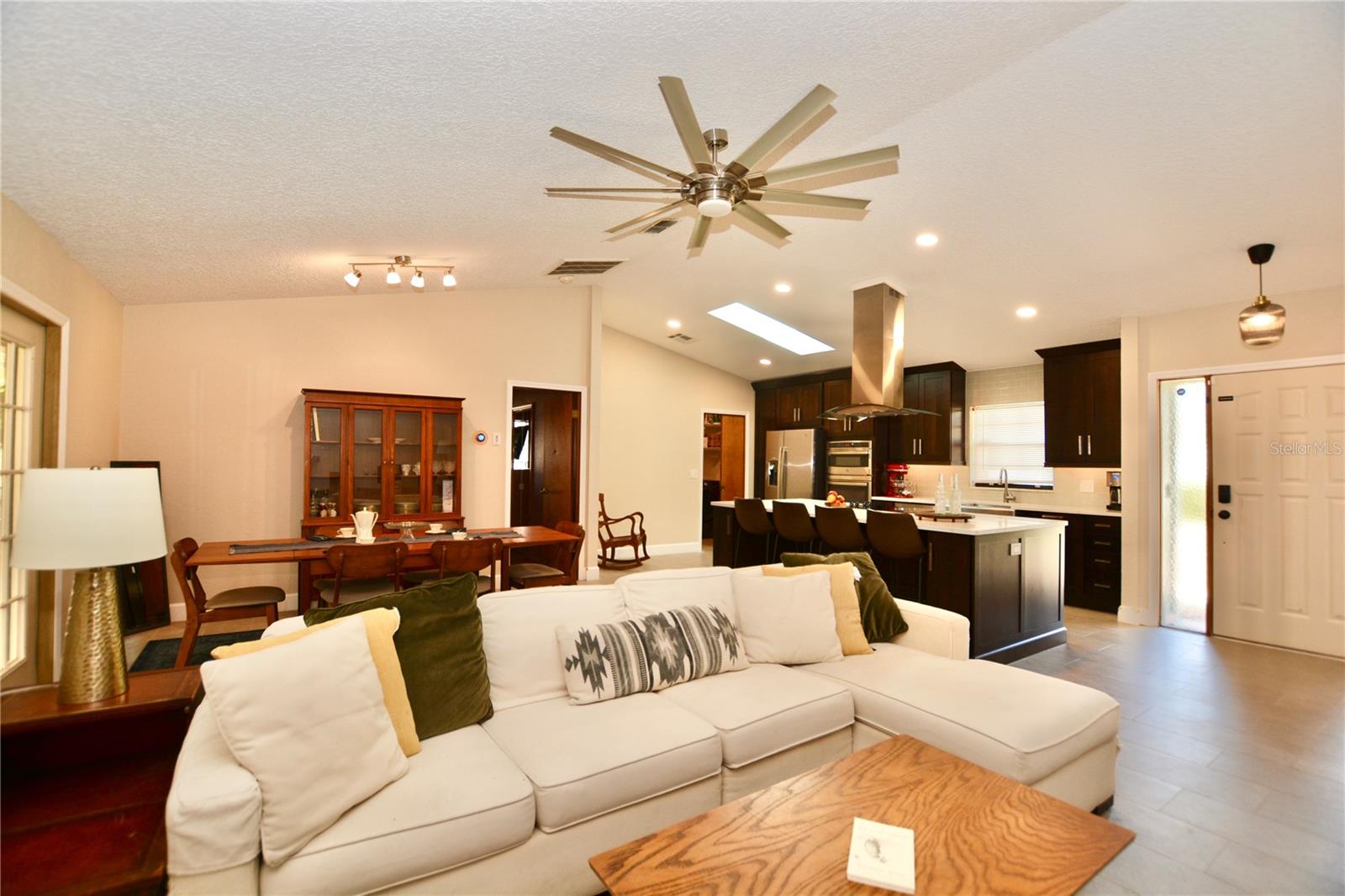 Image 9 of 61 For 7338 Bramblewood Drive