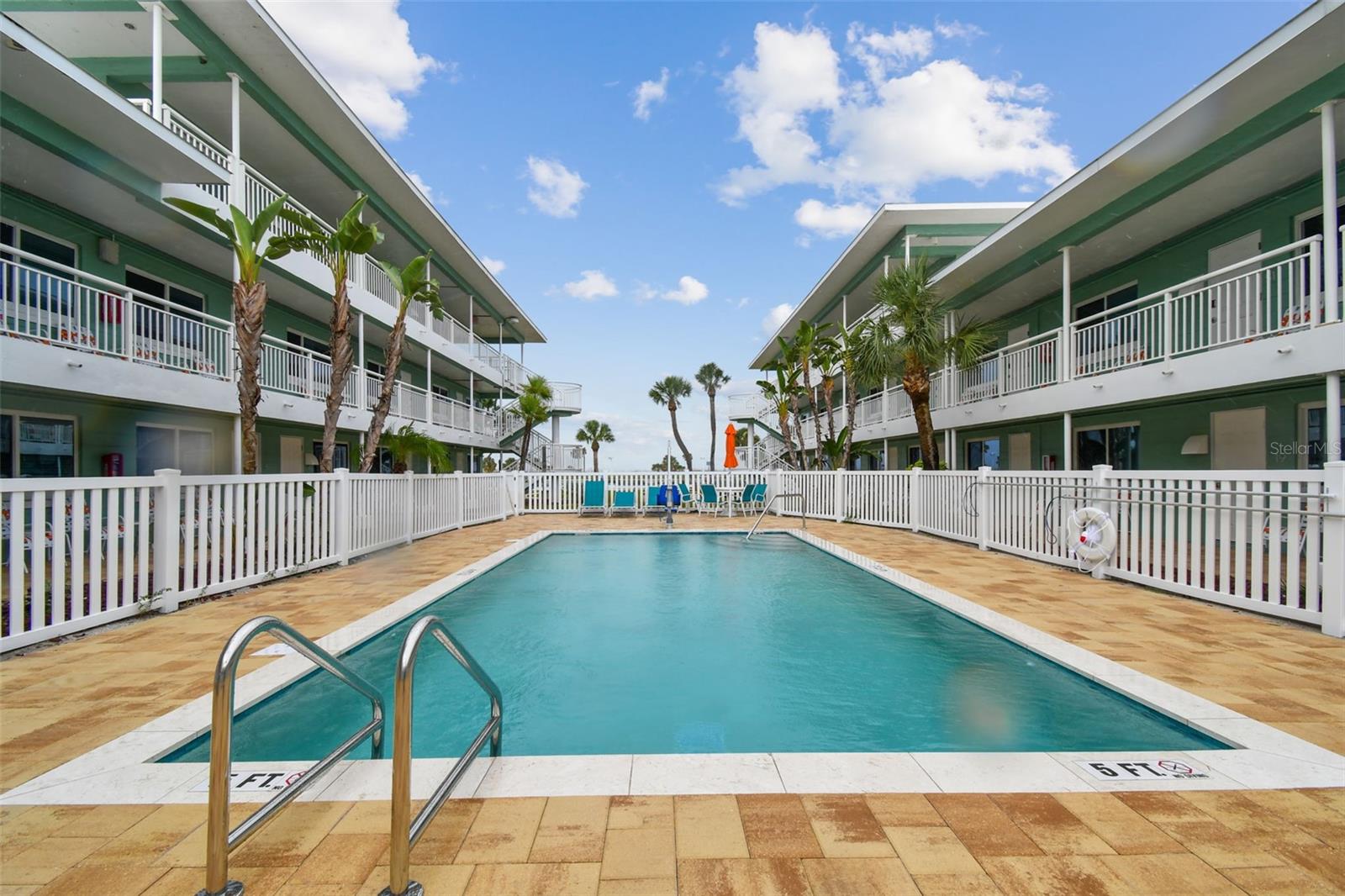 Image 17 of 35 For 11730 Gulf Boulevard 32