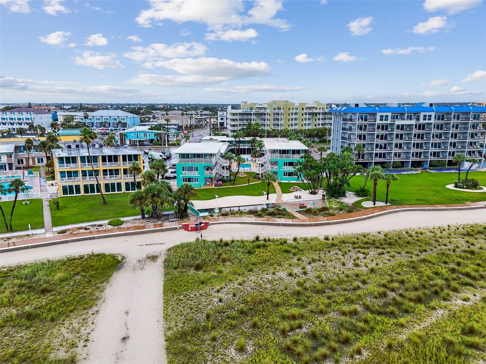 Image 18 of 35 For 11730 Gulf Boulevard 32