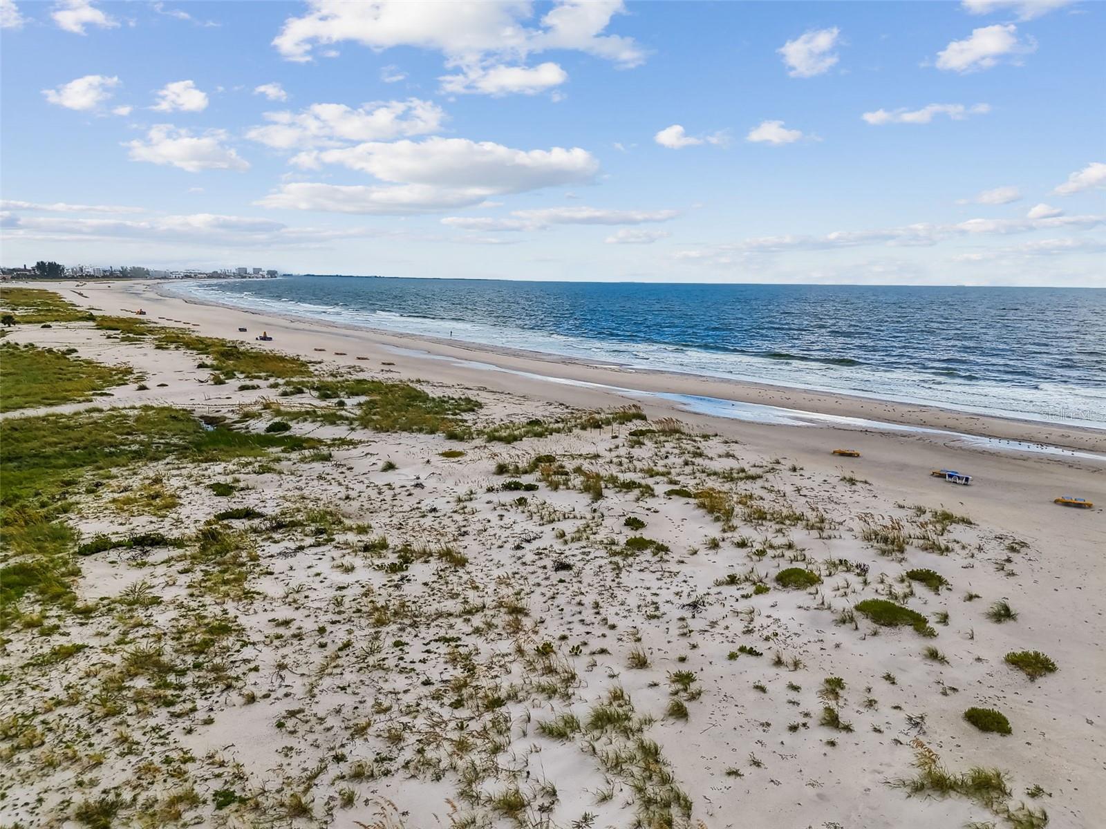 Image 19 of 35 For 11730 Gulf Boulevard 32