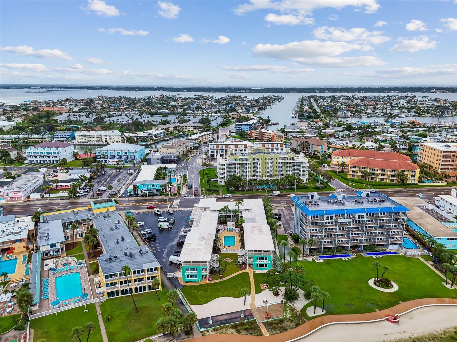 Image 21 of 35 For 11730 Gulf Boulevard 32