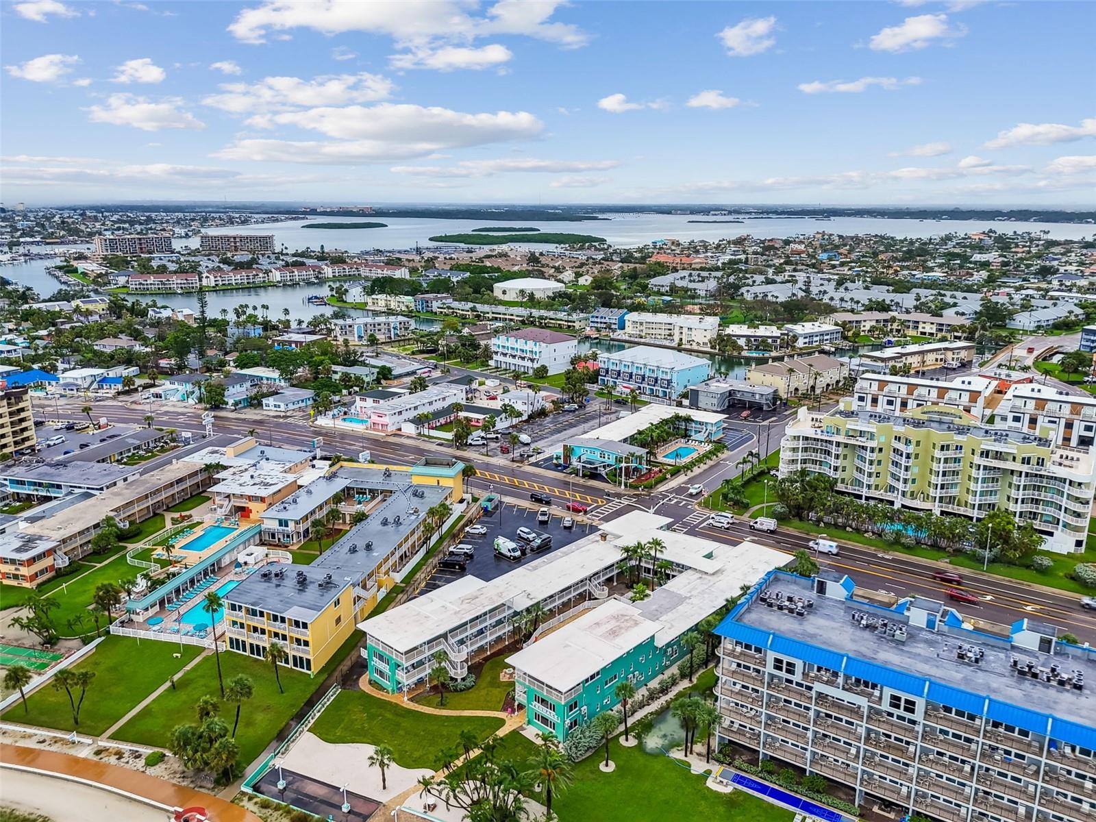 Image 22 of 35 For 11730 Gulf Boulevard 32