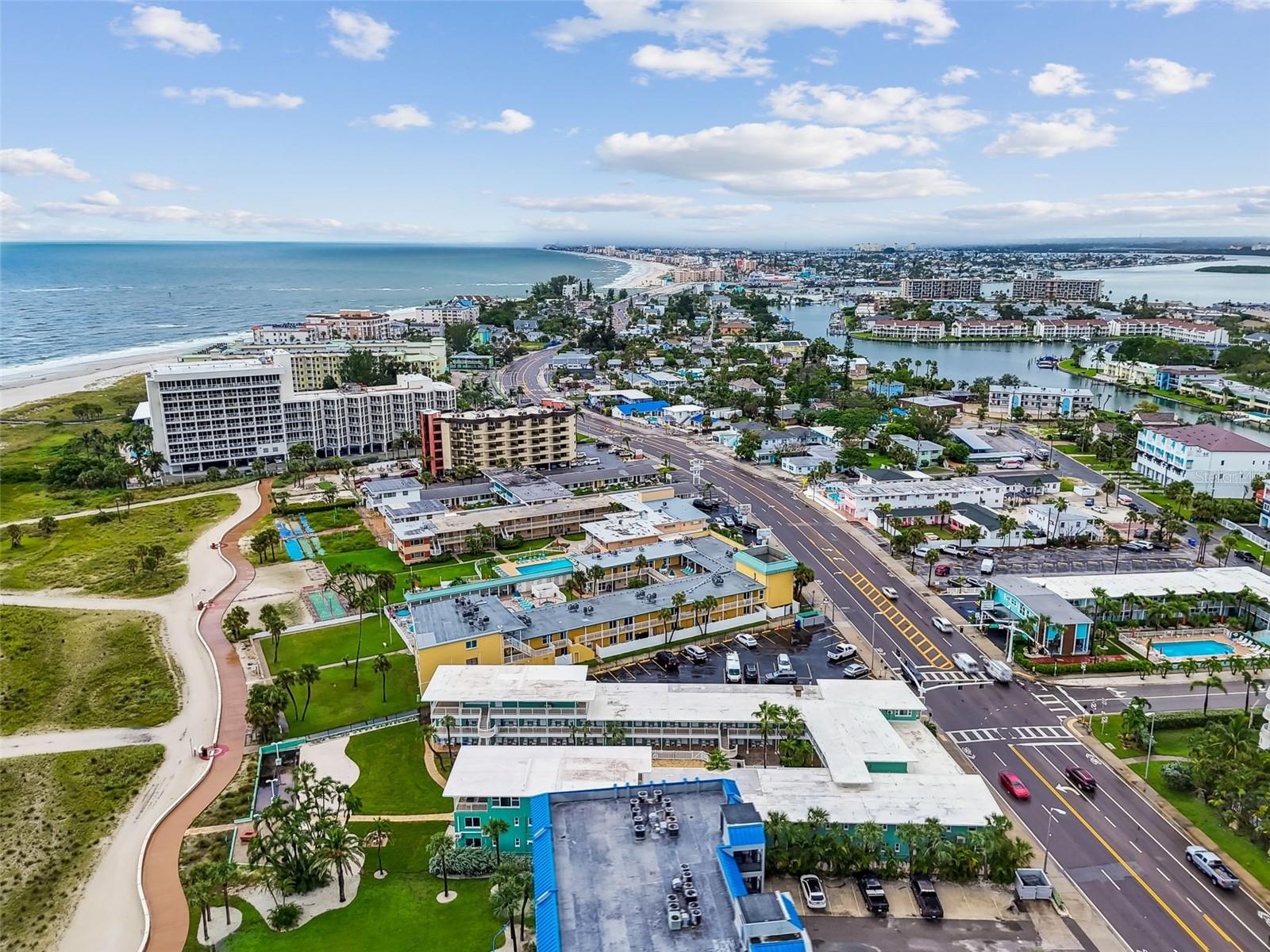 Image 23 of 35 For 11730 Gulf Boulevard 32