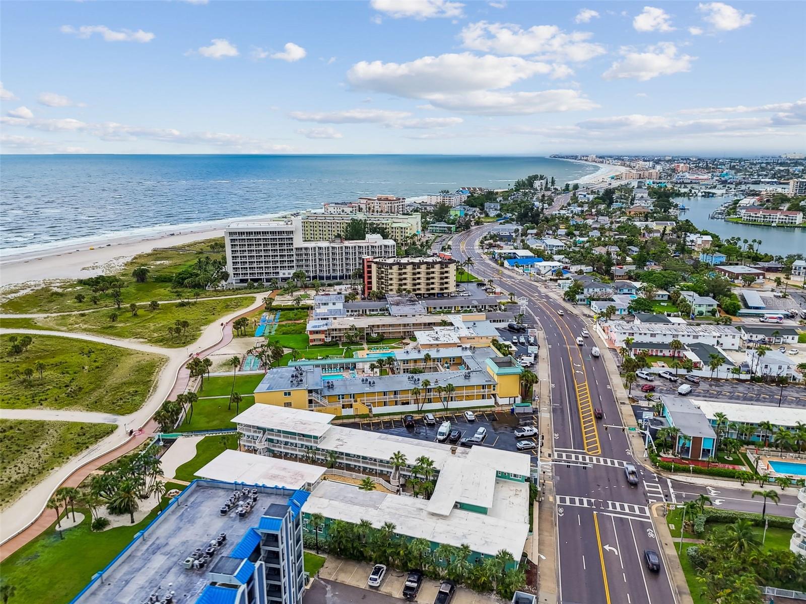 Image 24 of 35 For 11730 Gulf Boulevard 32