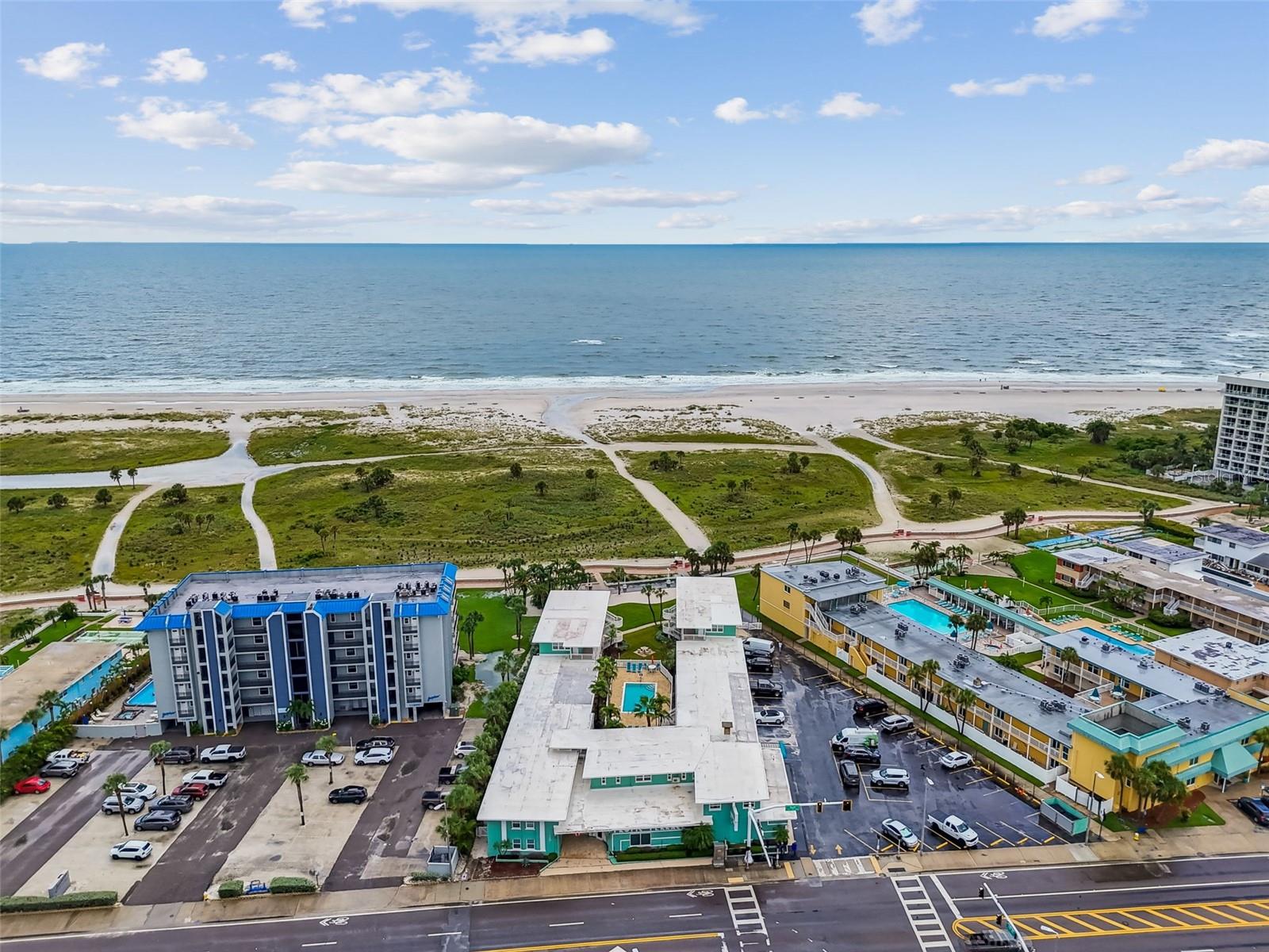 Image 26 of 35 For 11730 Gulf Boulevard 32