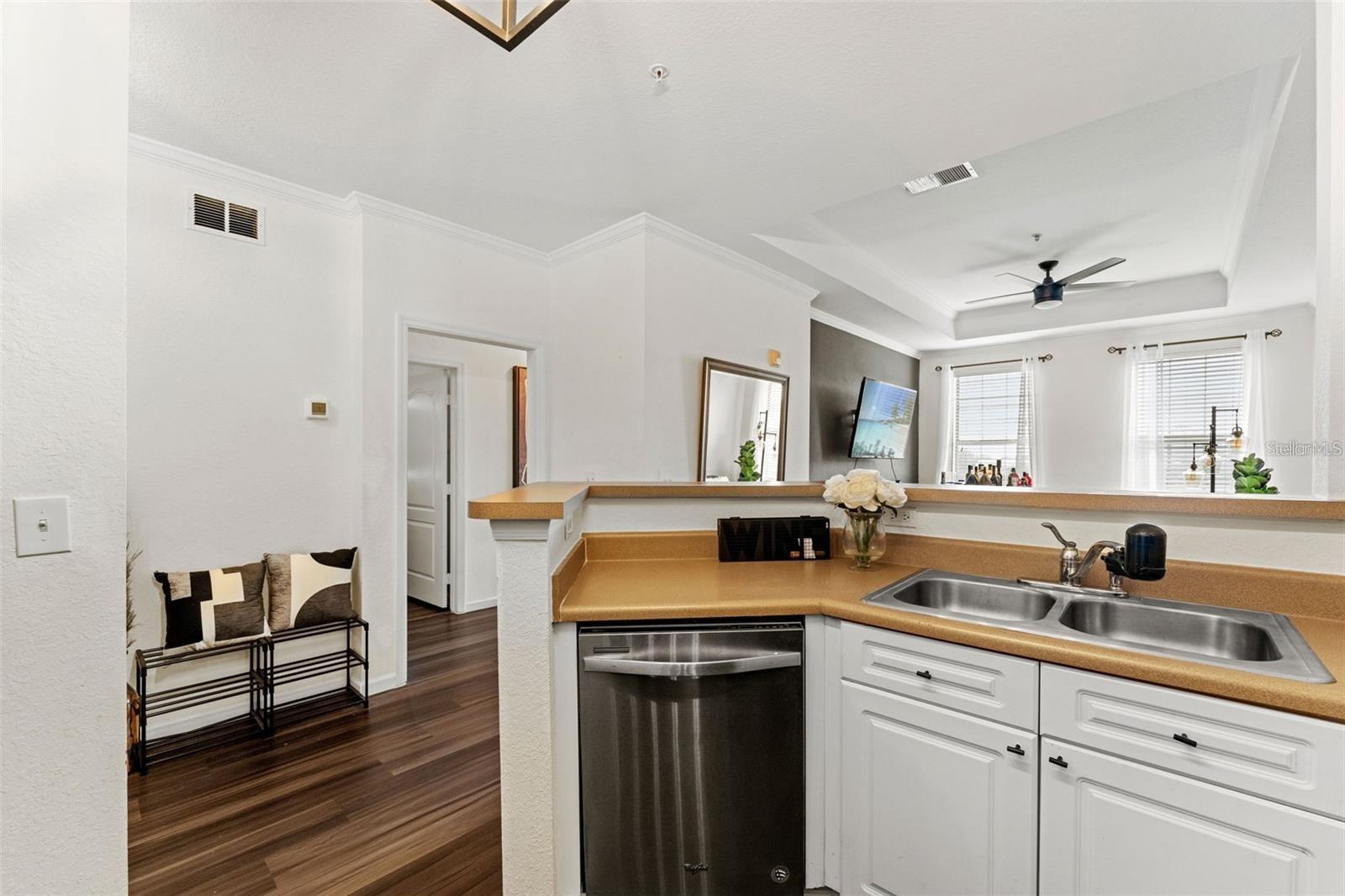 Image 8 of 25 For 4221 Spruce Street 2423