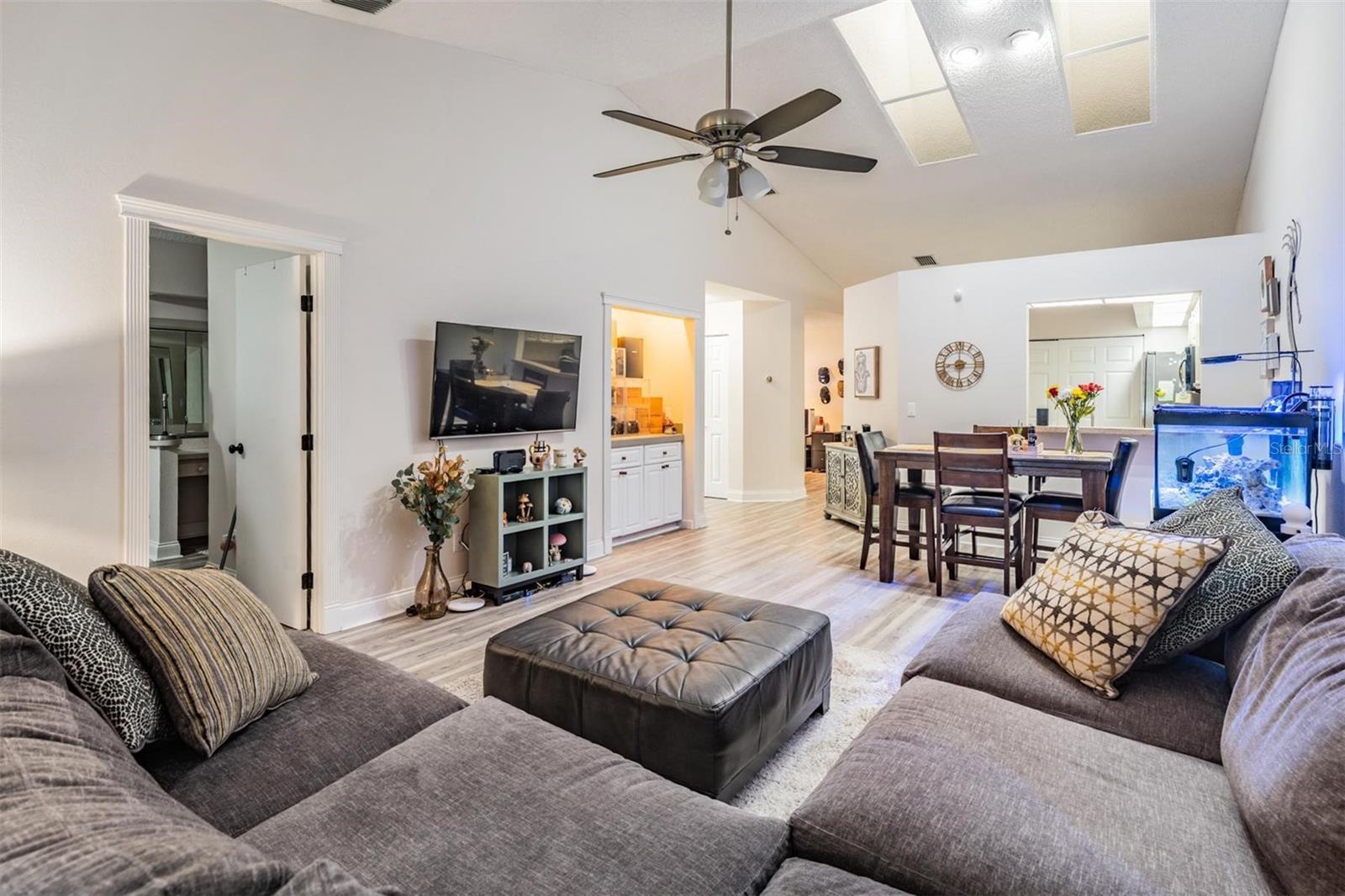 Image 11 of 43 For 2460 Alhambra Street