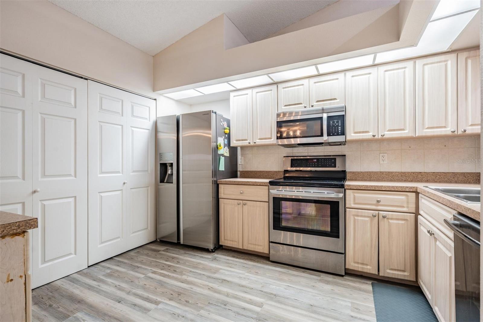 Image 17 of 43 For 2460 Alhambra Street