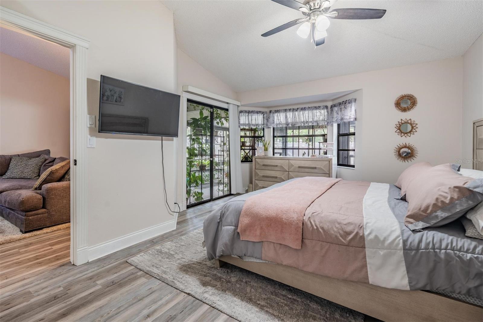 Image 22 of 43 For 2460 Alhambra Street