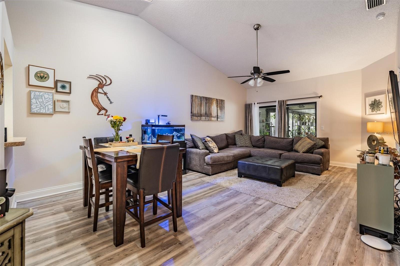 Image 7 of 43 For 2460 Alhambra Street