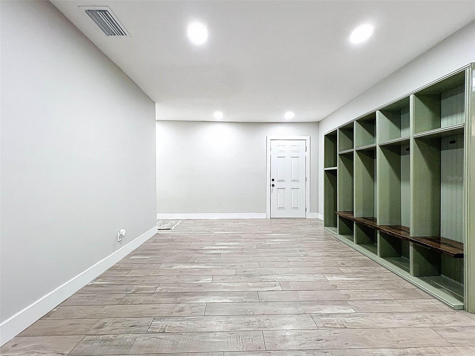 Image 13 of 31 For 1566 Woodfield Court