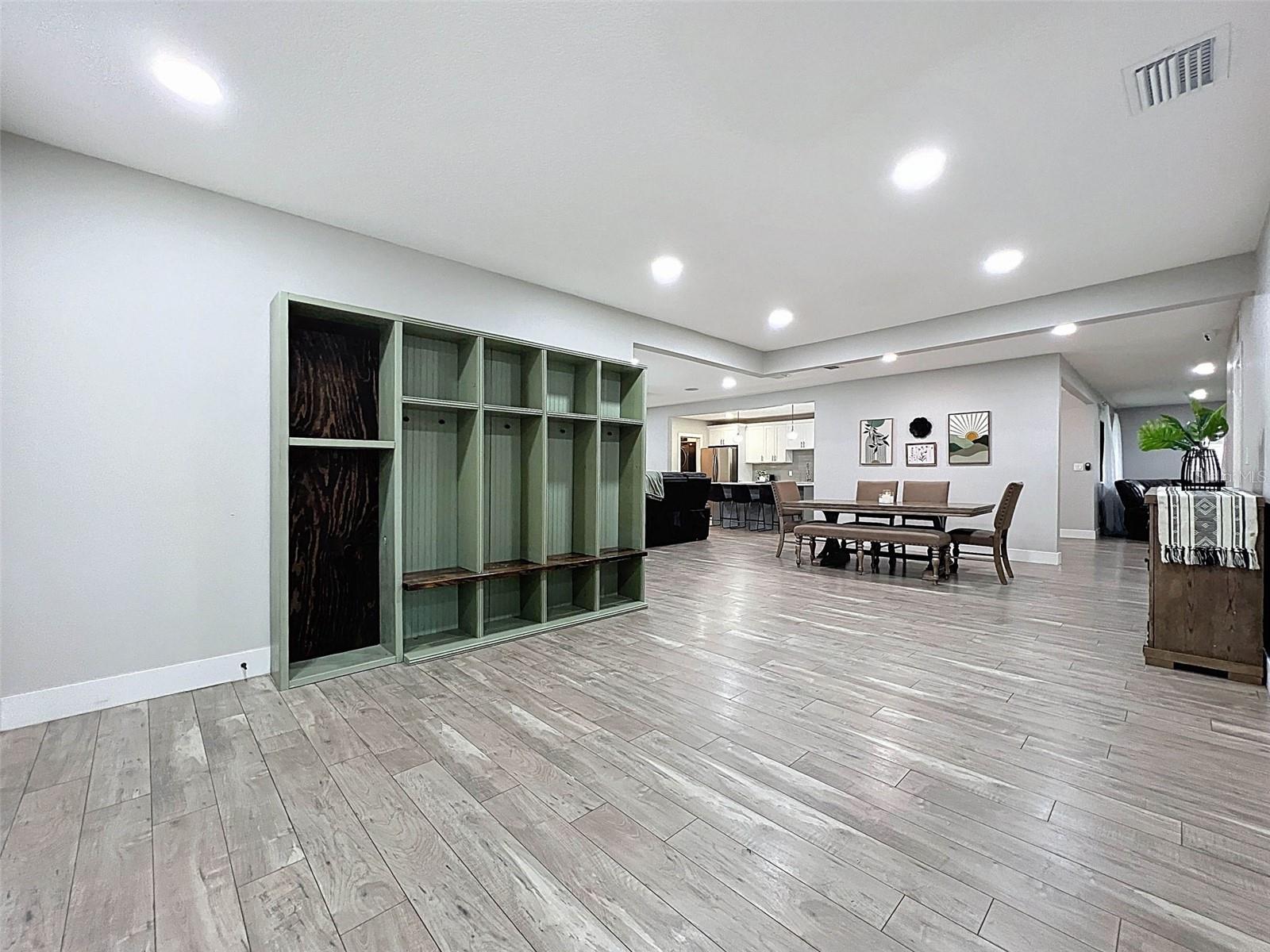 Image 14 of 31 For 1566 Woodfield Court