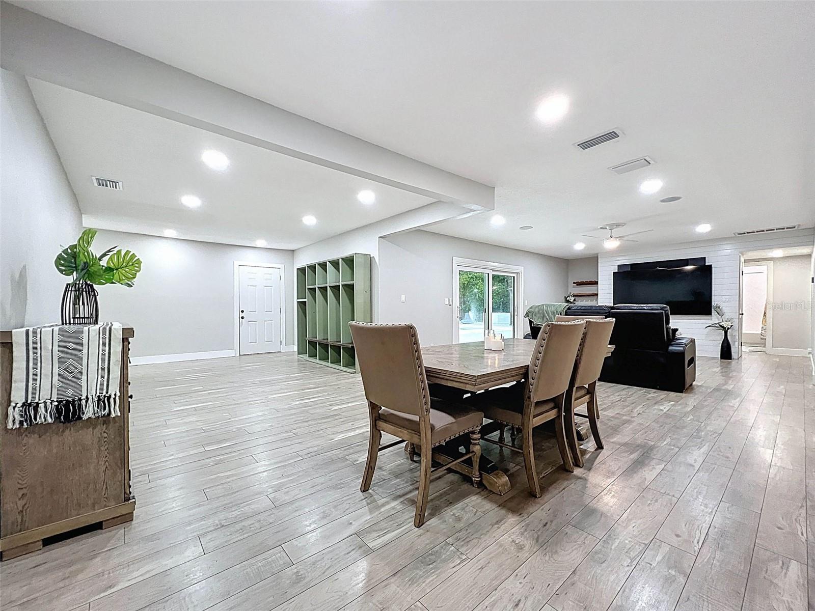 Image 15 of 31 For 1566 Woodfield Court